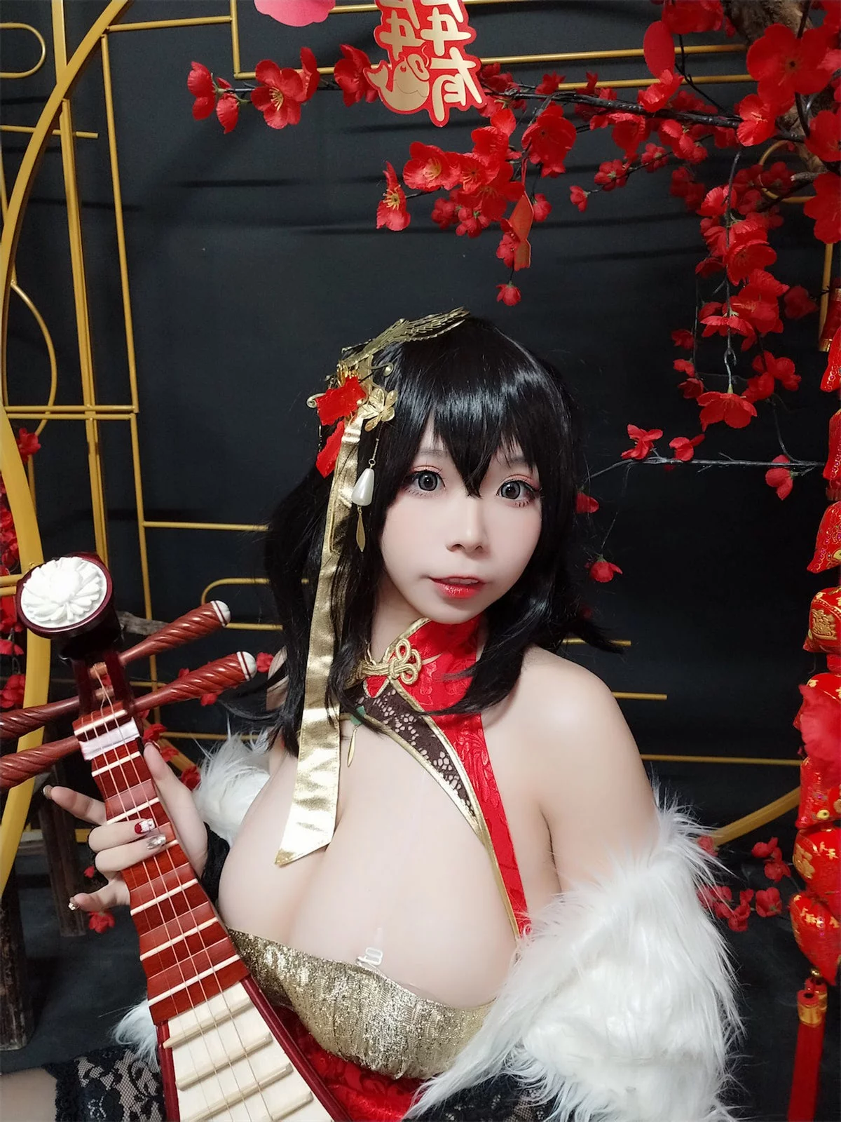 网络美女无颜小天使wy大凤红旗袍主题开胸旗袍配黑丝吊袜秀丰满身材诱惑写真58P