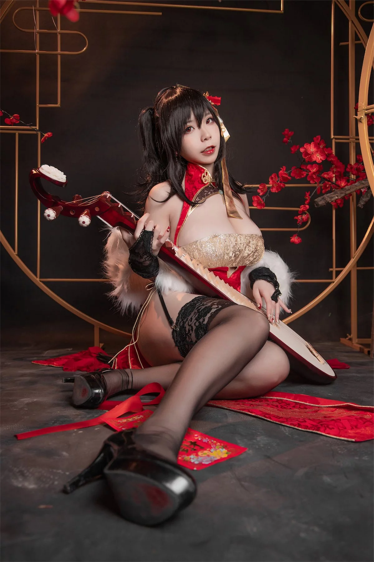 网络美女无颜小天使wy大凤红旗袍主题开胸旗袍配黑丝吊袜秀丰满身材诱惑写真58P