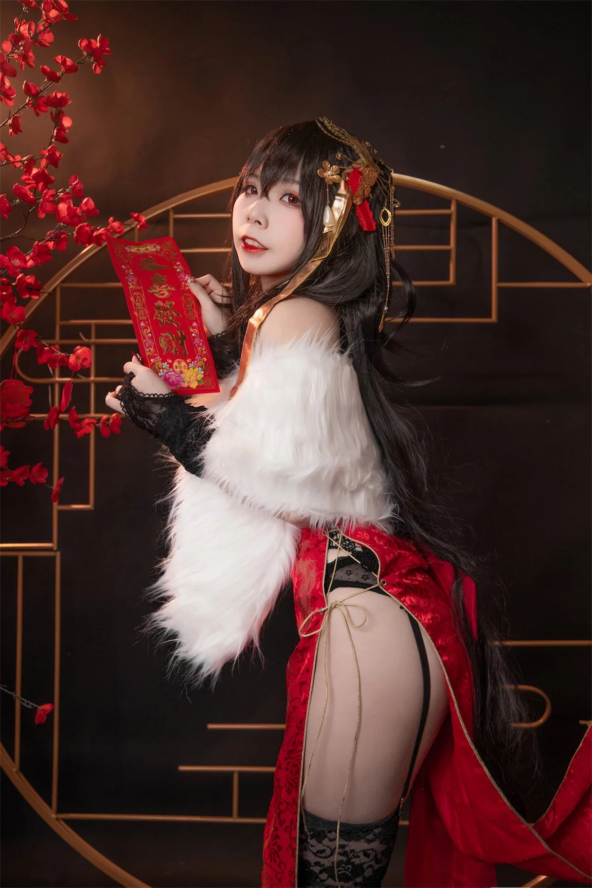 网络美女无颜小天使wy大凤红旗袍主题开胸旗袍配黑丝吊袜秀丰满身材诱惑写真58P
