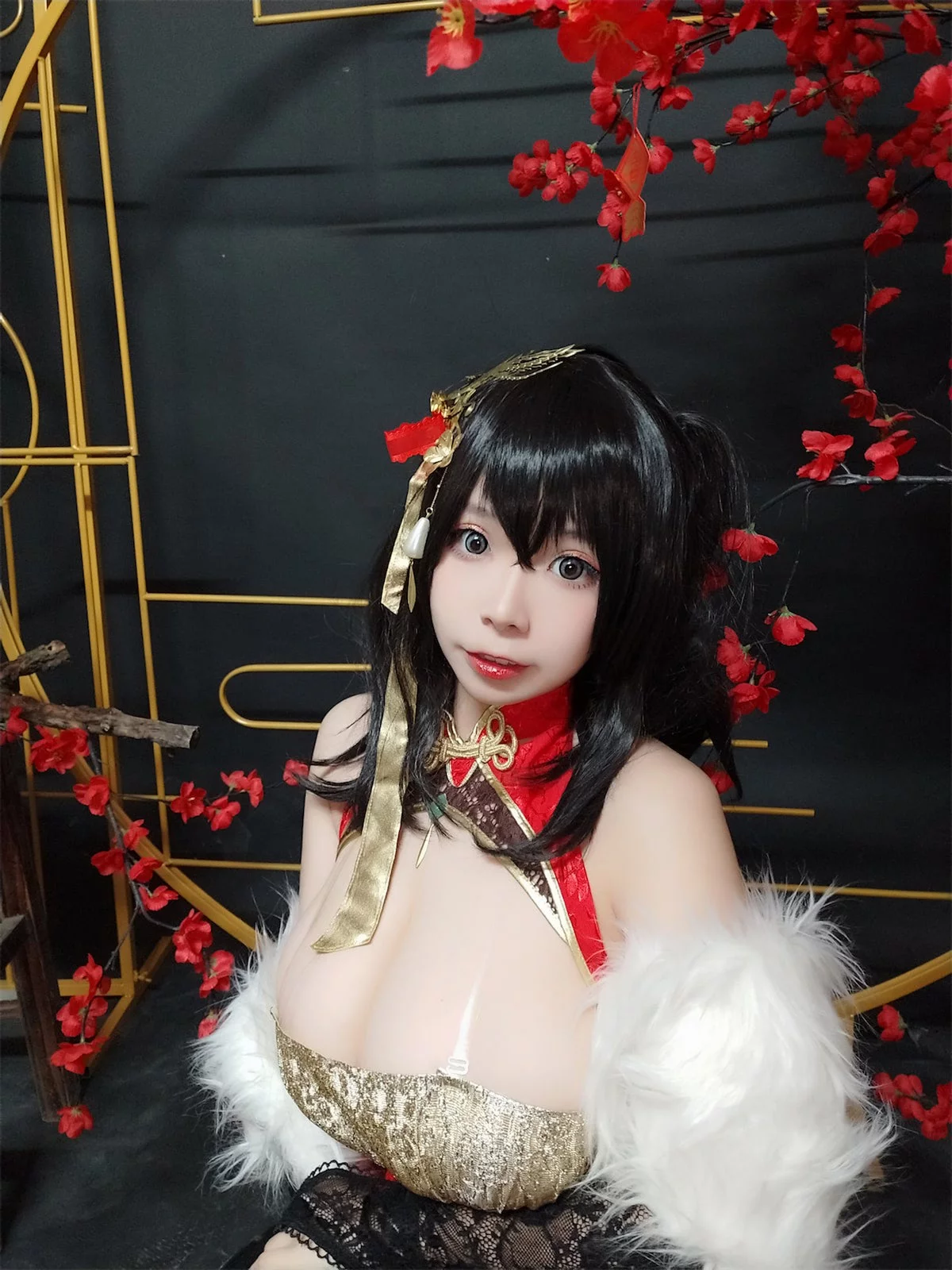 网络美女无颜小天使wy大凤红旗袍主题开胸旗袍配黑丝吊袜秀丰满身材诱惑写真58P