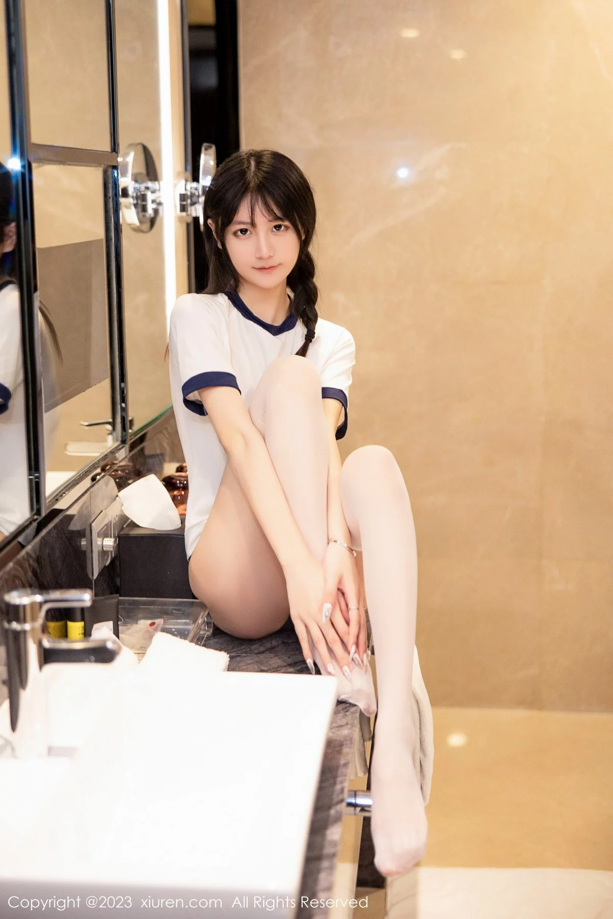 XiuRen第6447期_模特谢小蒽私房浴室性感白色水手服秀苗条身材迷人诱惑写真87P