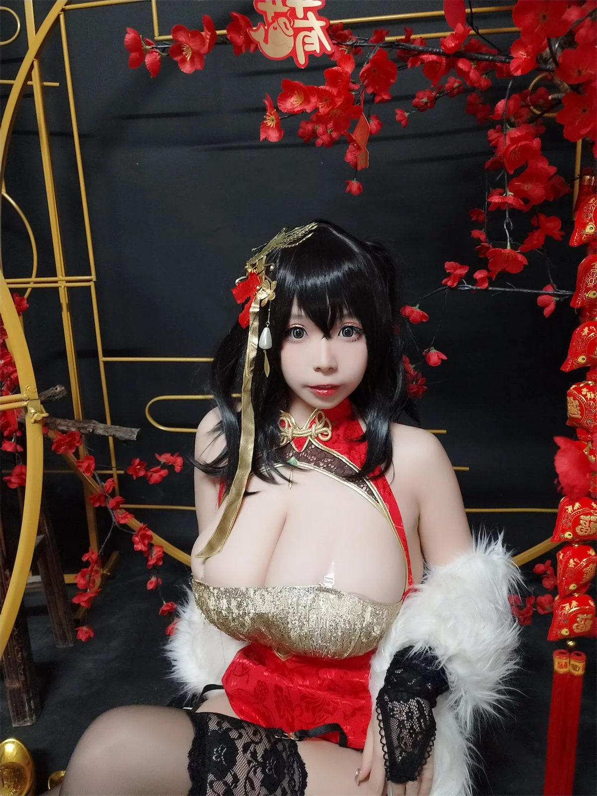 网络美女无颜小天使wy大凤红旗袍主题开胸旗袍配黑丝吊袜秀丰满身材诱惑写真58P