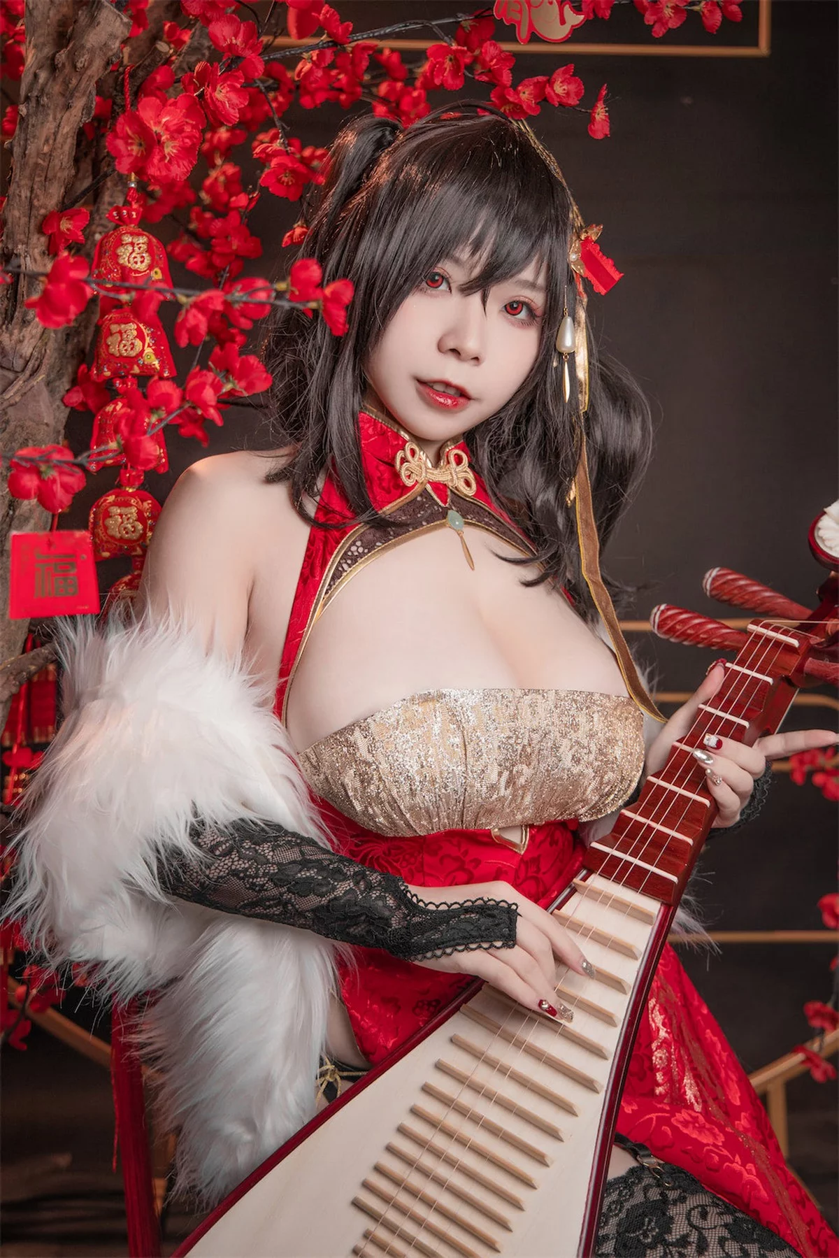 网络美女无颜小天使wy大凤红旗袍主题开胸旗袍配黑丝吊袜秀丰满身材诱惑写真58P