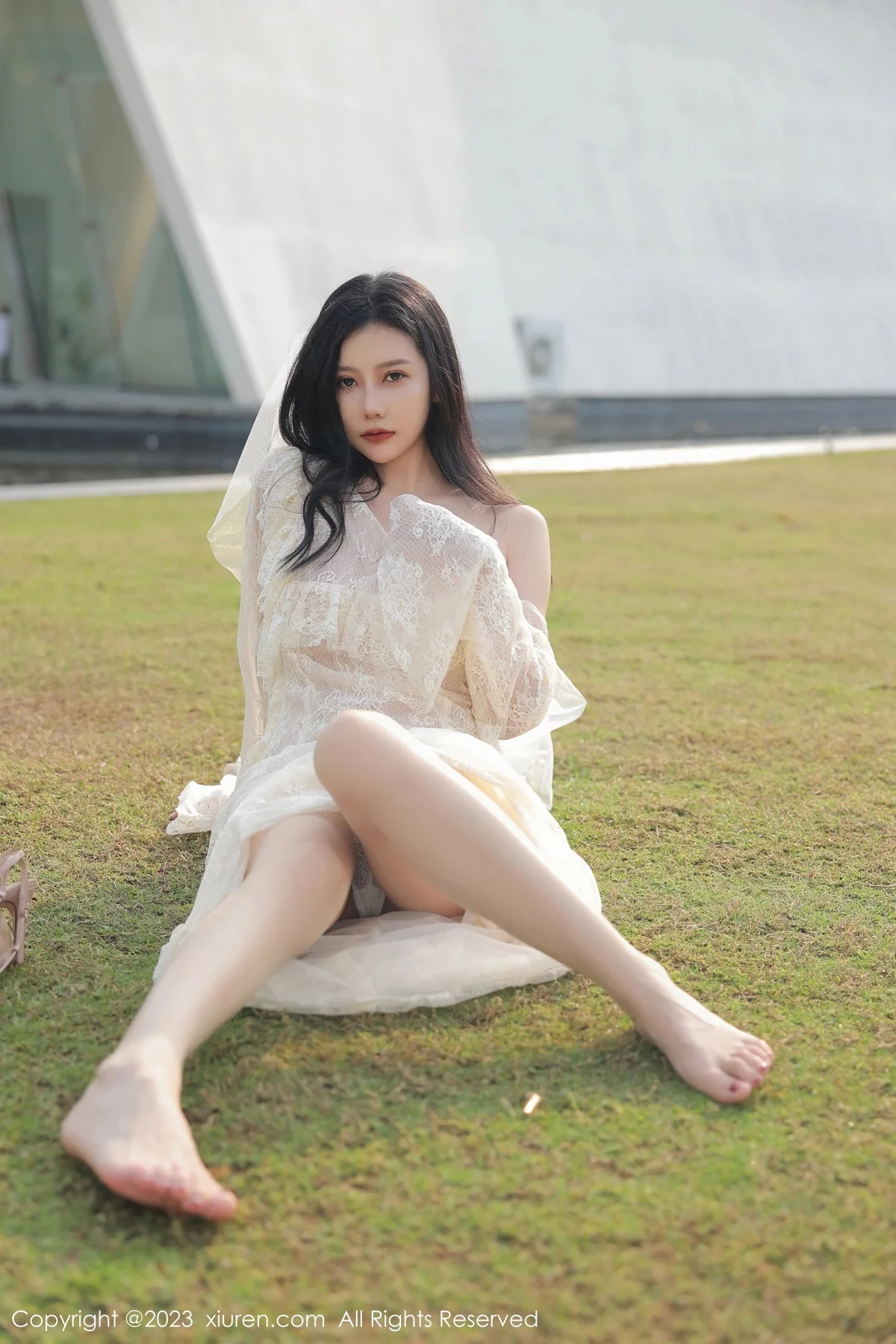 XiuRen第6303期_模特尹甜甜海南旅拍性感白色蕾丝婚纱透视秀完美身材诱惑写真54P