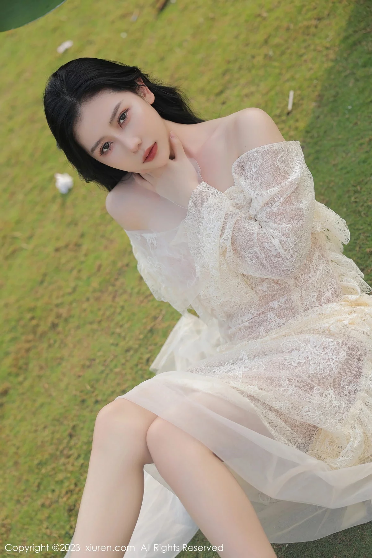 XiuRen第6303期_模特尹甜甜海南旅拍性感白色蕾丝婚纱透视秀完美身材诱惑写真54P