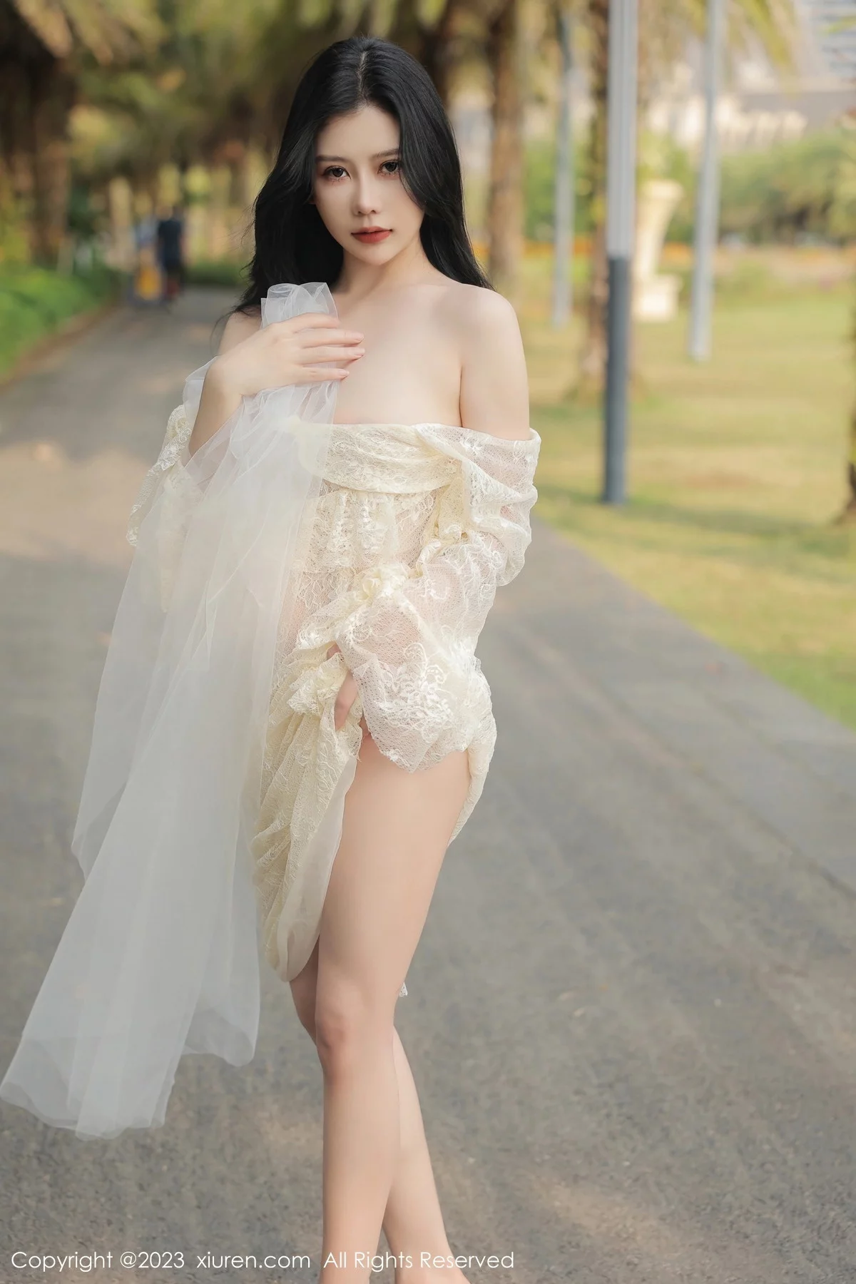 XiuRen第6303期_模特尹甜甜海南旅拍性感白色蕾丝婚纱透视秀完美身材诱惑写真54P
