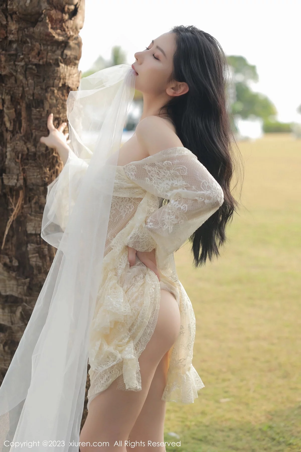 XiuRen第6303期_模特尹甜甜海南旅拍性感白色蕾丝婚纱透视秀完美身材诱惑写真54P
