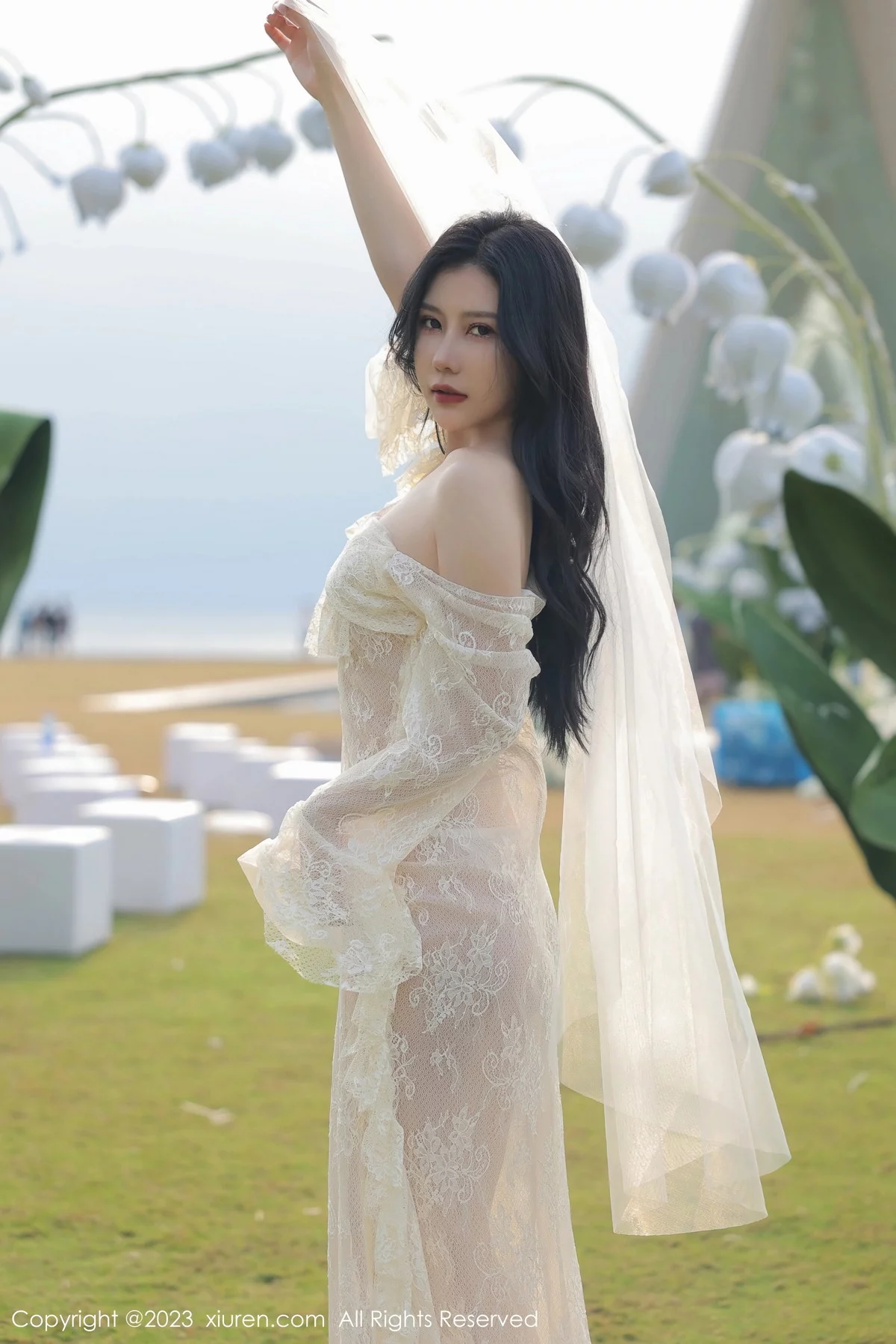 XiuRen第6303期_模特尹甜甜海南旅拍性感白色蕾丝婚纱透视秀完美身材诱惑写真54P