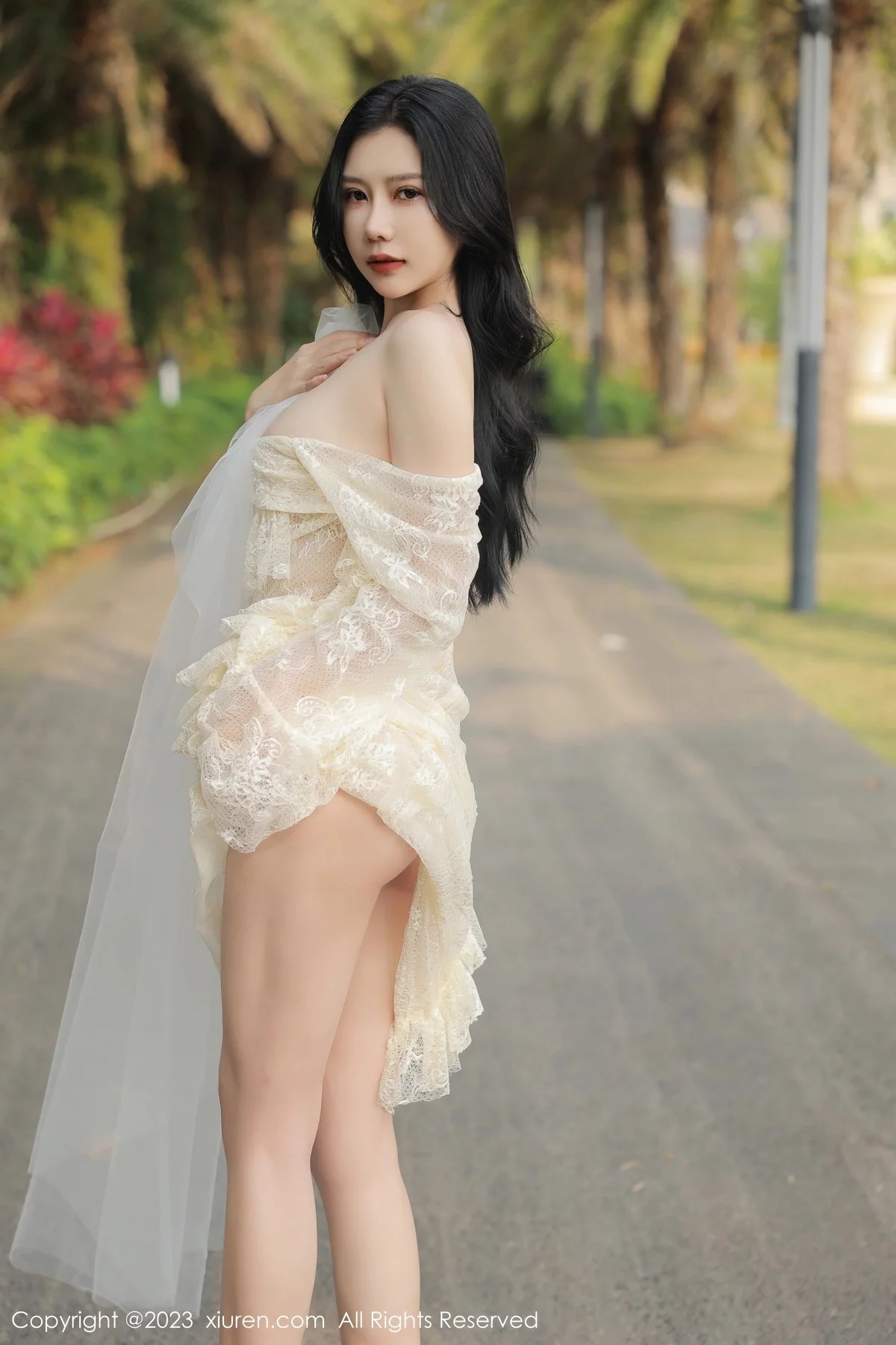 XiuRen第6303期_模特尹甜甜海南旅拍性感白色蕾丝婚纱透视秀完美身材诱惑写真54P