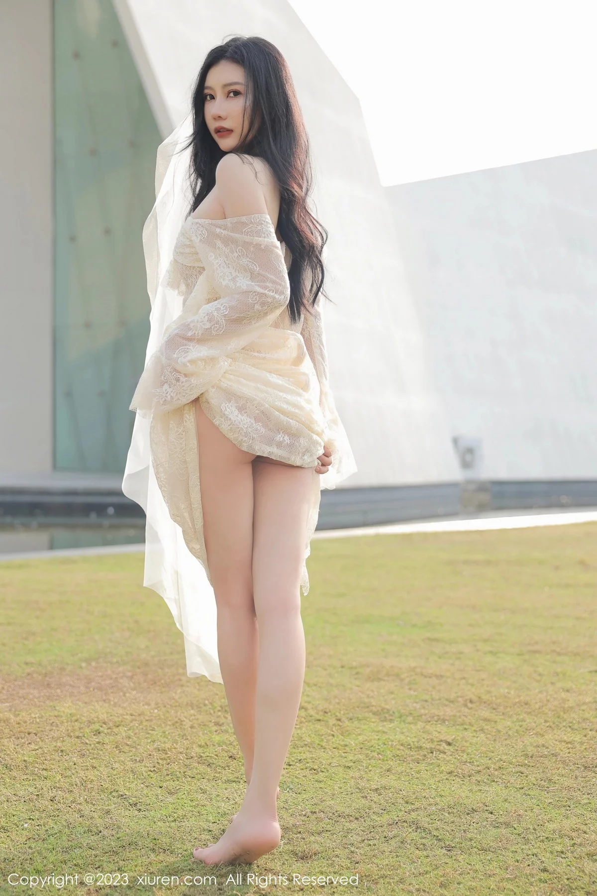 XiuRen第6303期_模特尹甜甜海南旅拍性感白色蕾丝婚纱透视秀完美身材诱惑写真54P