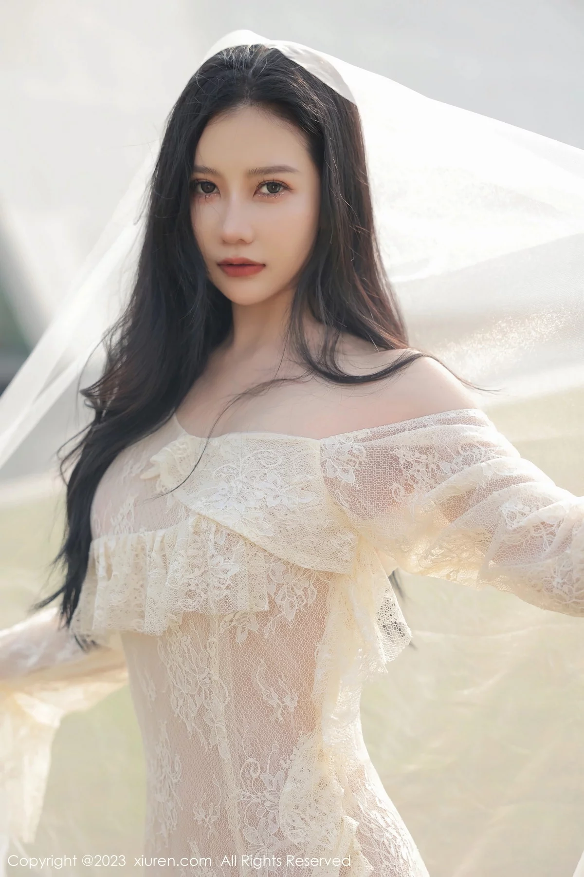 XiuRen第6303期_模特尹甜甜海南旅拍性感白色蕾丝婚纱透视秀完美身材诱惑写真54P