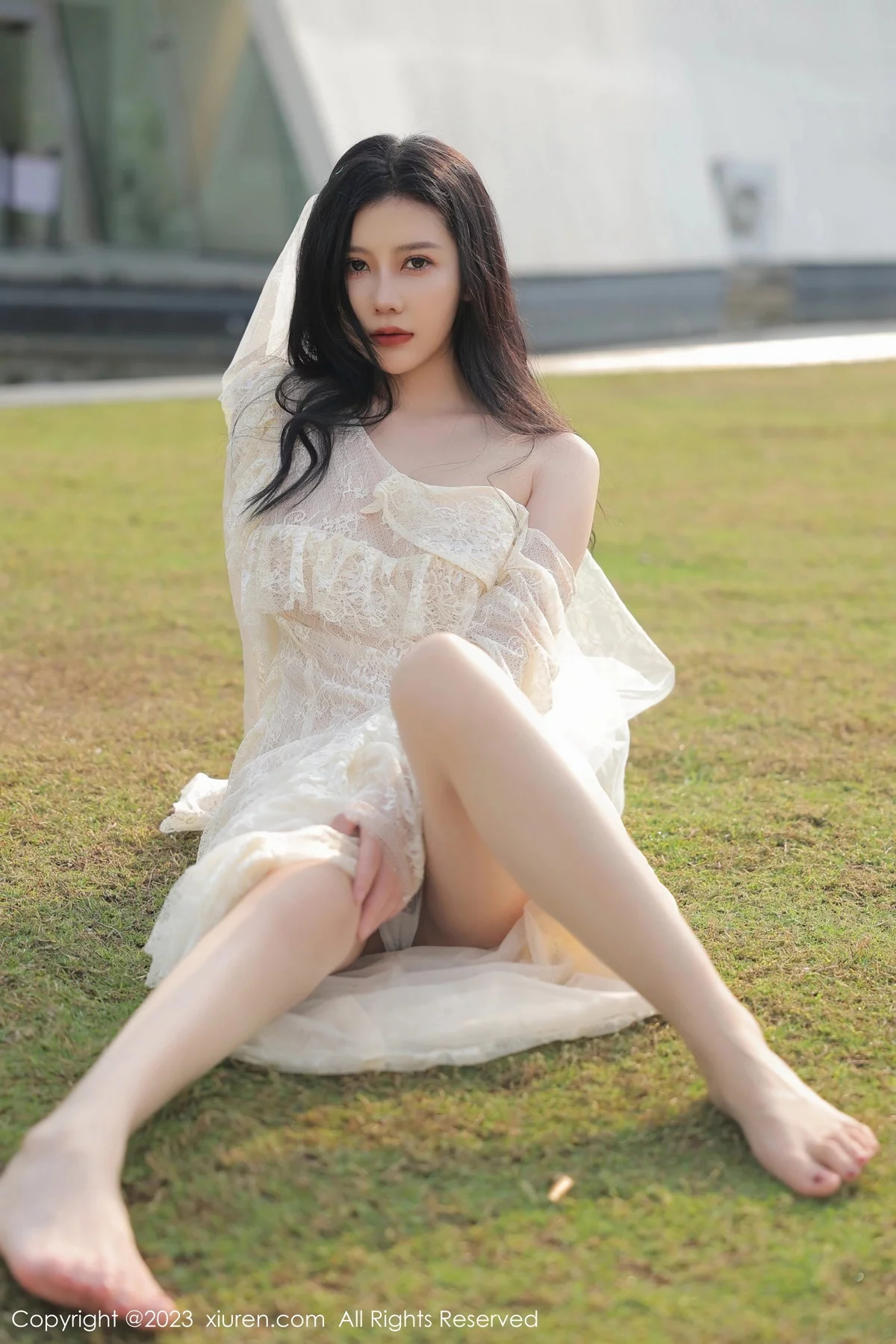 XiuRen第6303期_模特尹甜甜海南旅拍性感白色蕾丝婚纱透视秀完美身材诱惑写真54P