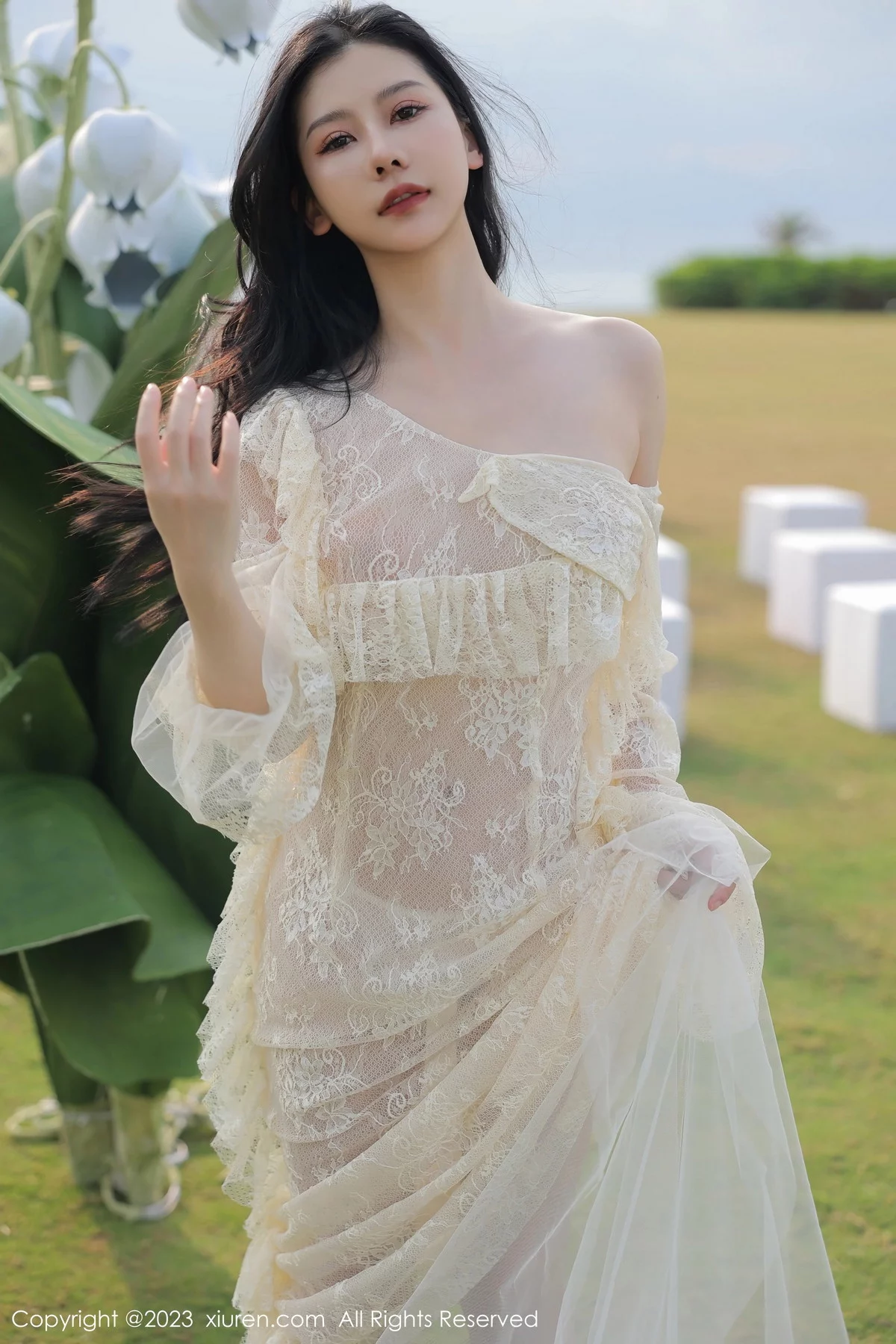 XiuRen第6303期_模特尹甜甜海南旅拍性感白色蕾丝婚纱透视秀完美身材诱惑写真54P