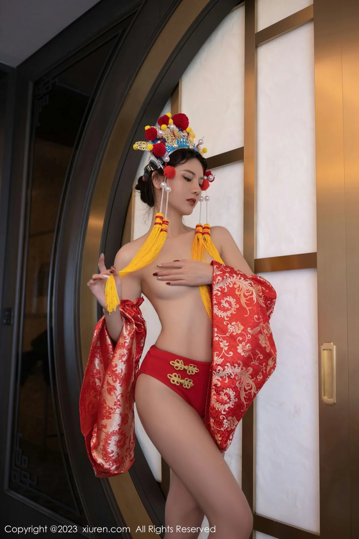 XiuRen第6308期_模特就是阿朱啊喜庆花嫁主题私房半脱露曼妙绝美身姿诱惑写真81P