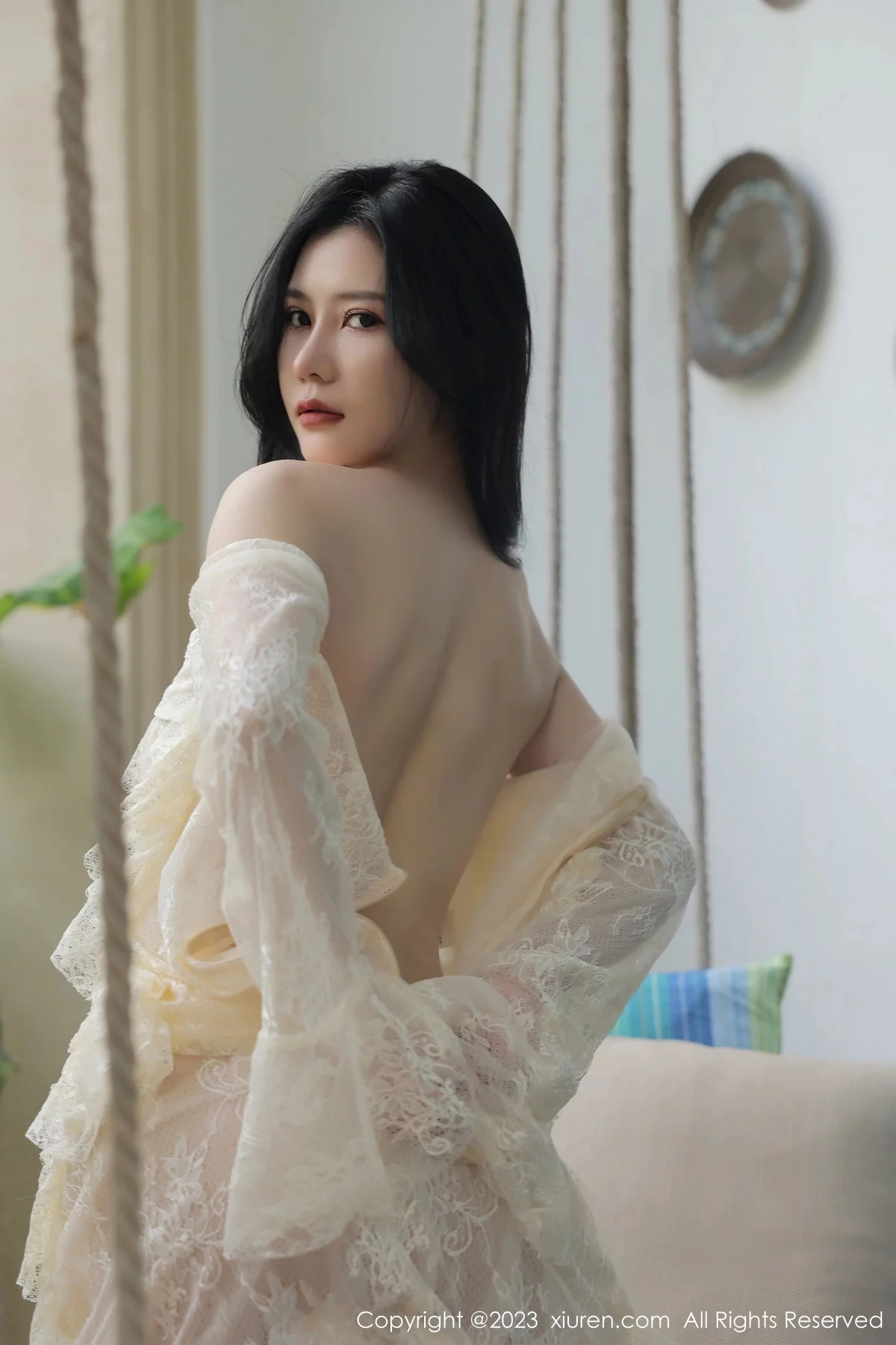 XiuRen第6303期_模特尹甜甜海南旅拍性感白色蕾丝婚纱透视秀完美身材诱惑写真54P