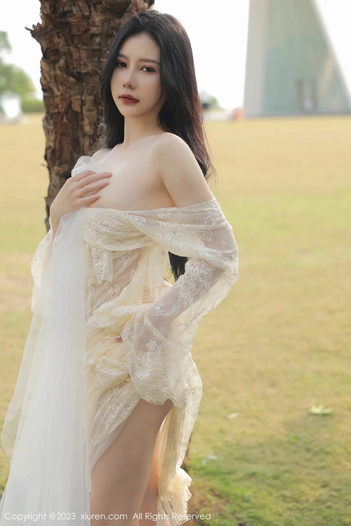 XiuRen第6303期_模特尹甜甜海南旅拍性感白色蕾丝婚纱透视秀完美身材诱惑写真54P
