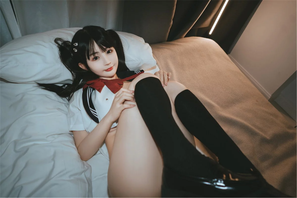 网络美女桜井宁宁双马尾JK主题私房床上半脱性感学生制服露白色内衣诱惑写真65P