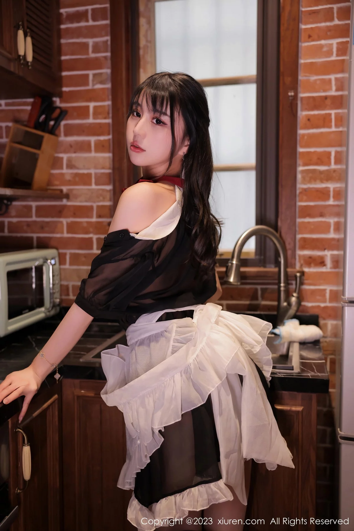XiuRen第6310期_模特tina_甜仔性感真空女仆装配超薄灰丝袜秀凹凸身材诱惑写真62P