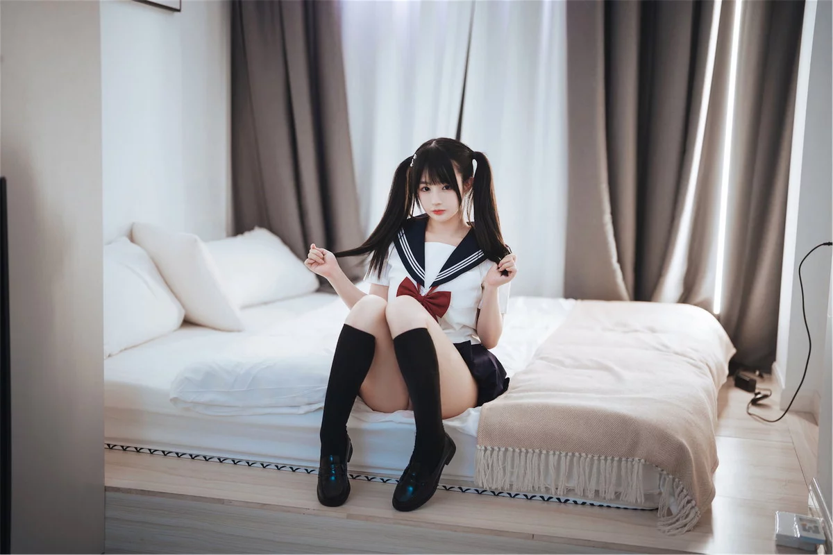 网络美女桜井宁宁双马尾JK主题私房床上半脱性感学生制服露白色内衣诱惑写真65P