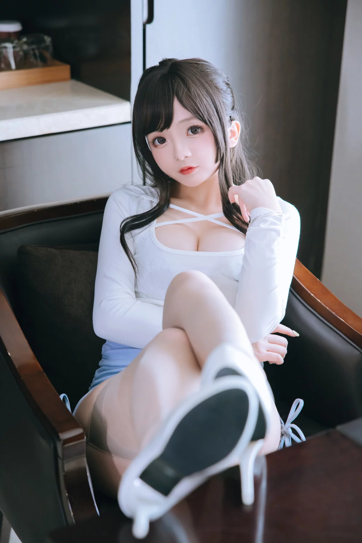 Cosplay美女日奈娇私人秘书主题性感白上衣配蓝短裙肉丝吊袜秀丰满身材诱惑写真105P