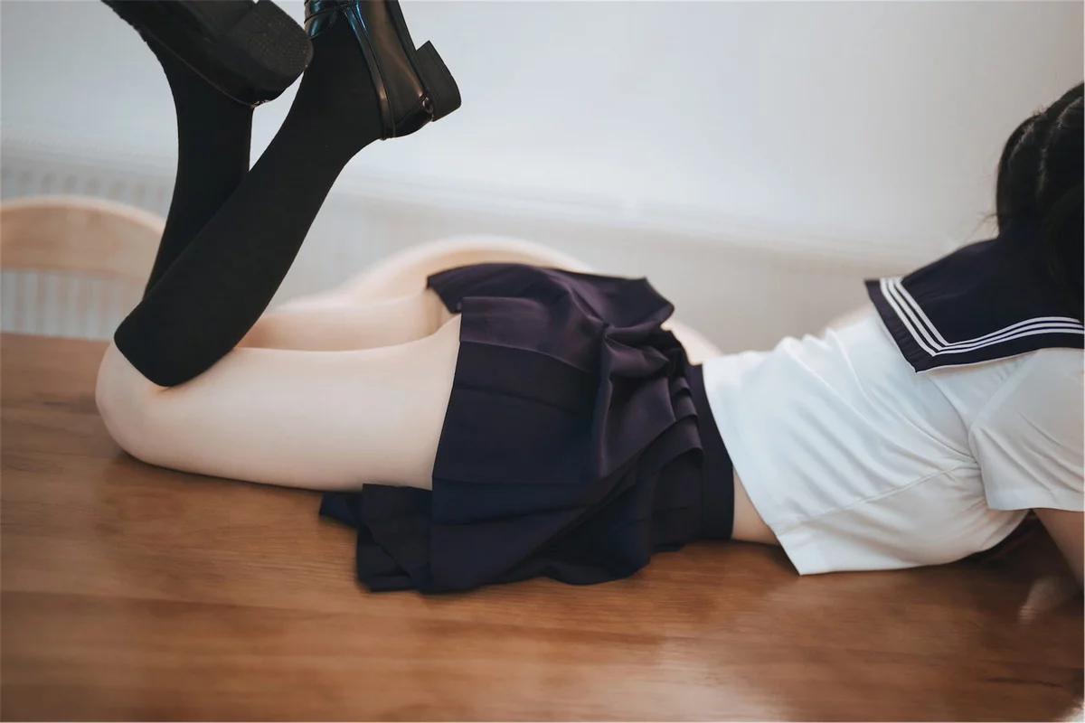 网络美女桜井宁宁双马尾JK主题私房床上半脱性感学生制服露白色内衣诱惑写真65P
