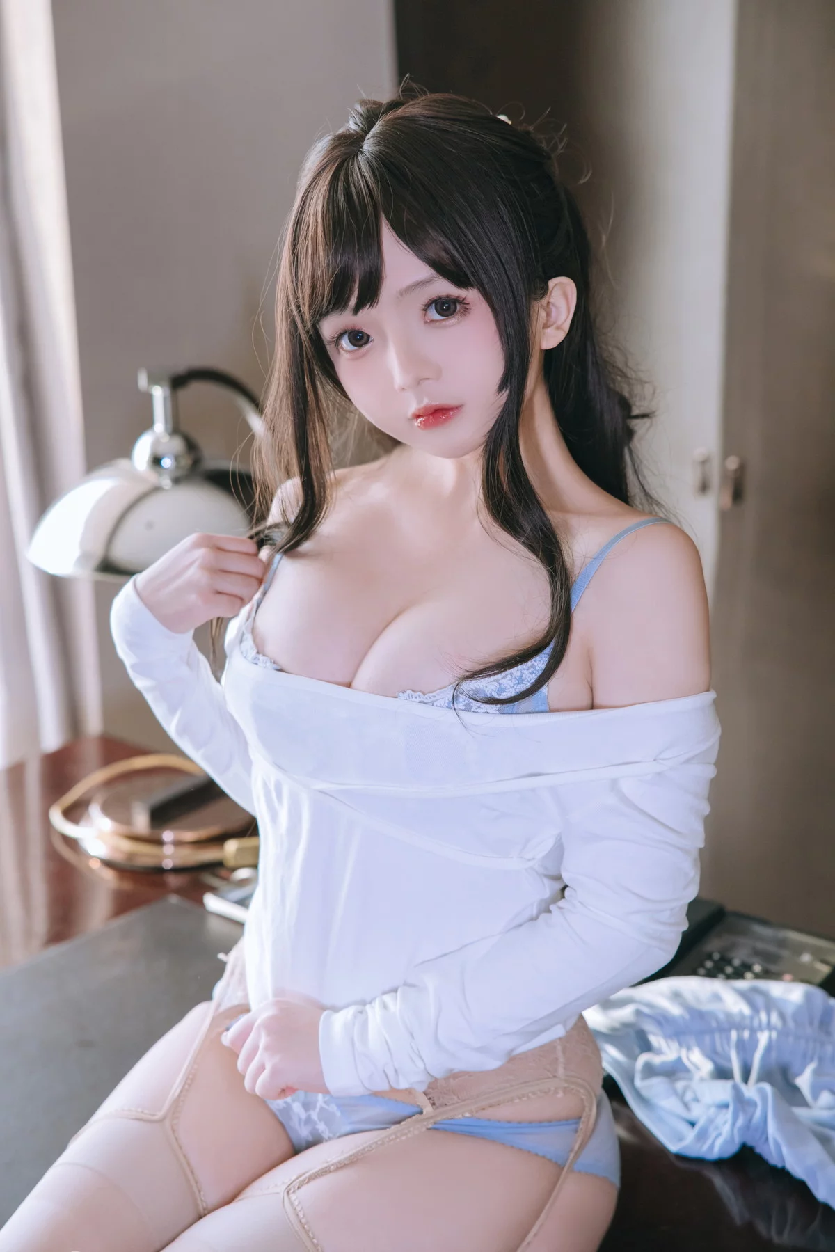 Cosplay美女日奈娇私人秘书主题性感白上衣配蓝短裙肉丝吊袜秀丰满身材诱惑写真105P