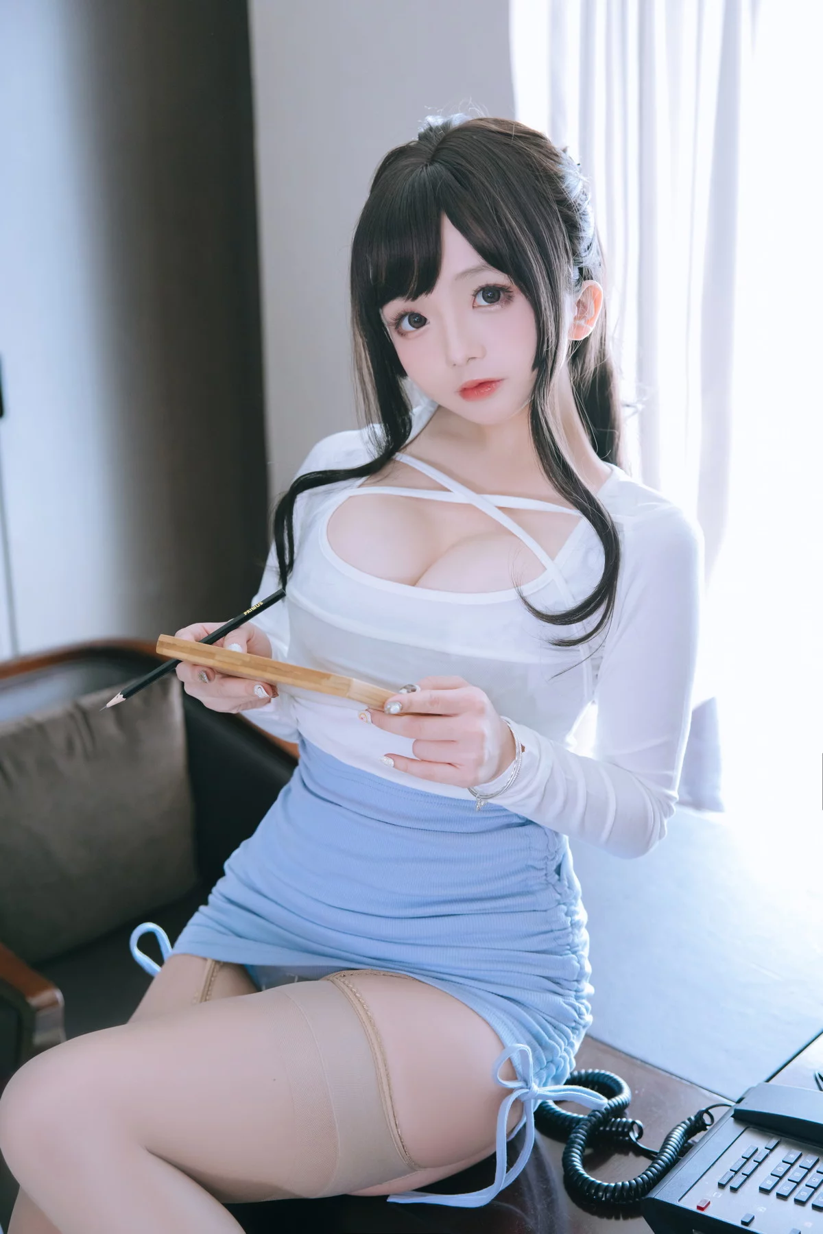 Cosplay美女日奈娇私人秘书主题性感白上衣配蓝短裙肉丝吊袜秀丰满身材诱惑写真105P