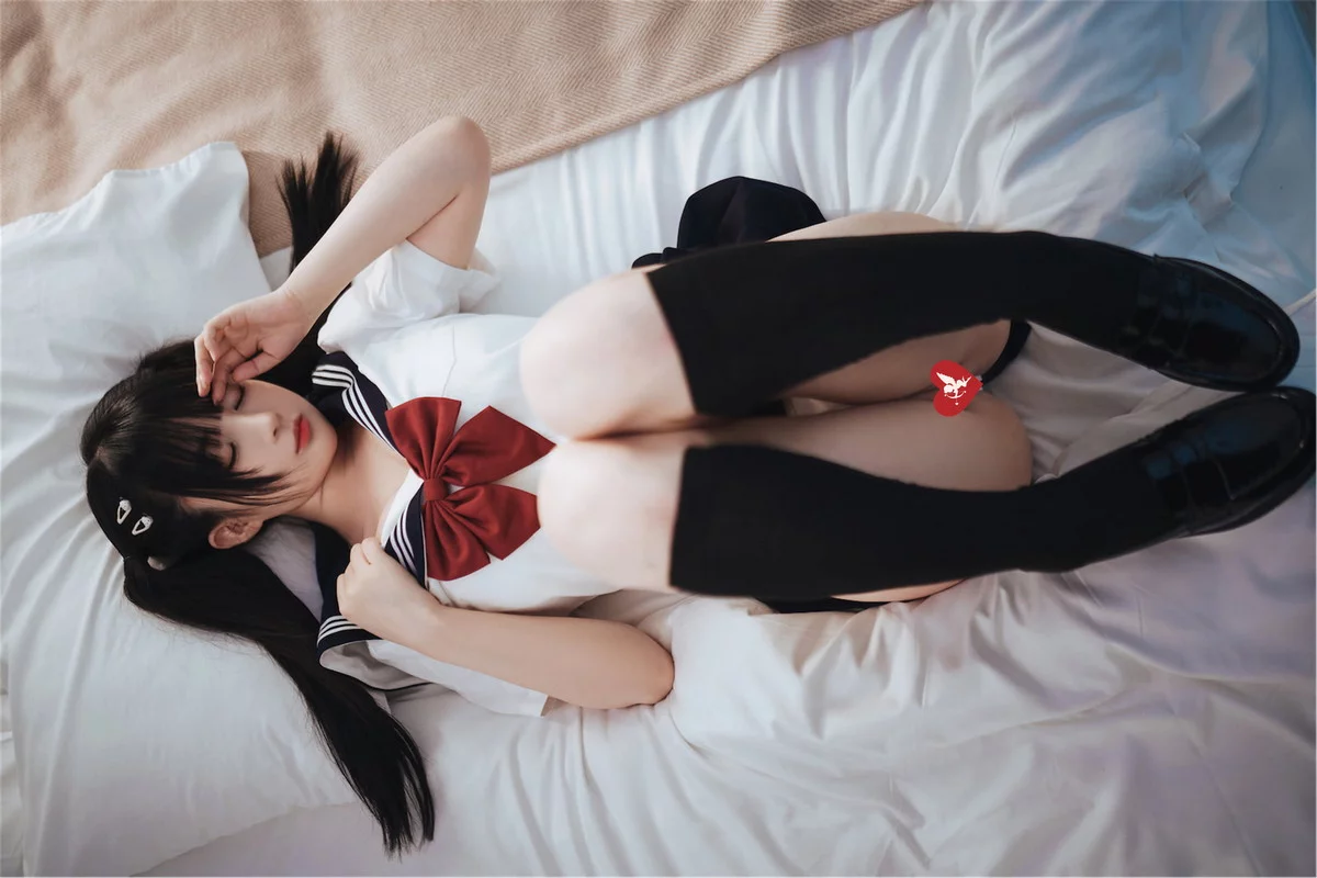 网络美女桜井宁宁双马尾JK主题私房床上半脱性感学生制服露白色内衣诱惑写真65P