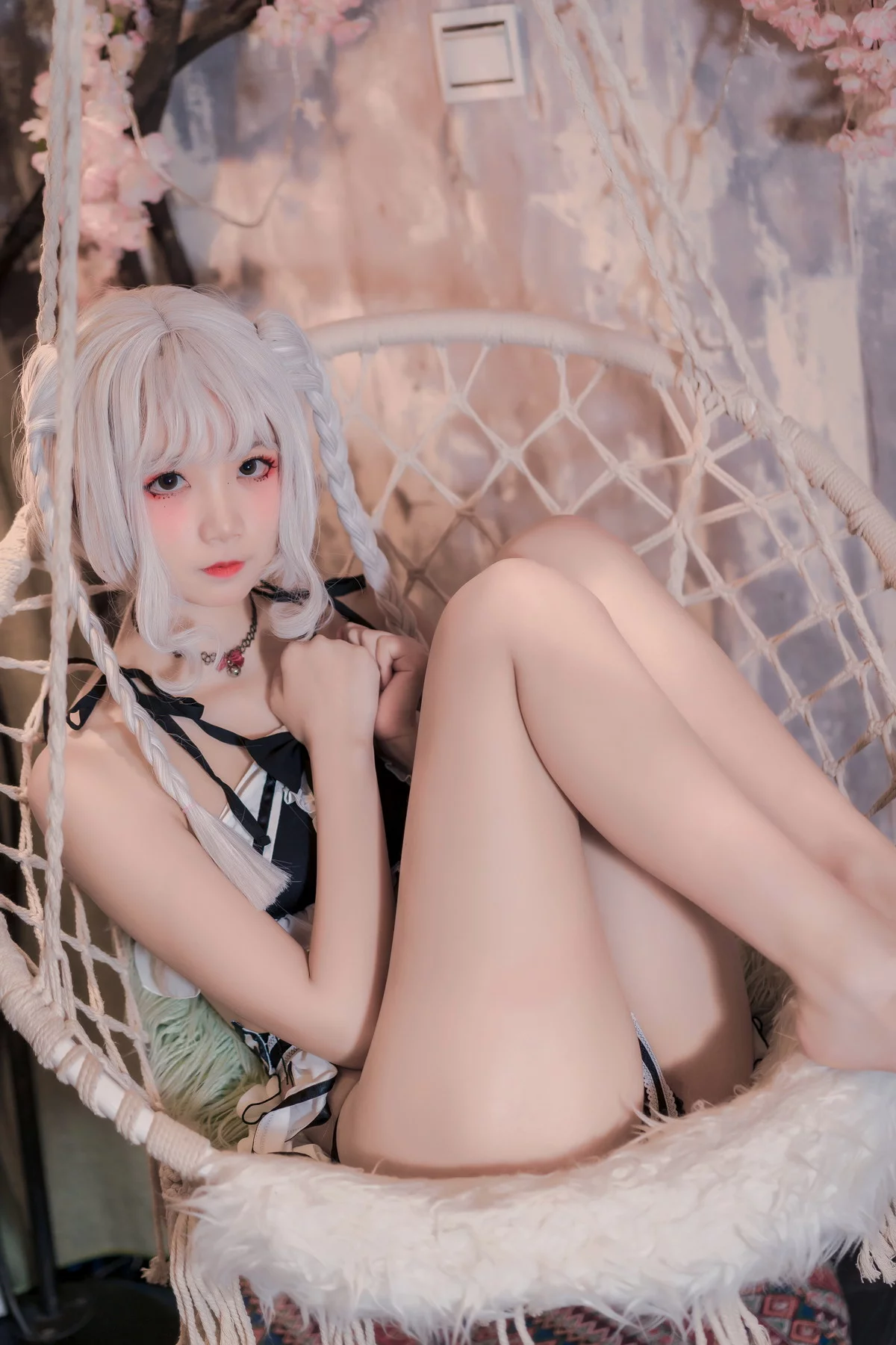 清纯少女五更百鬼圣女吊带黑丝主题私房性感黑色蕾丝内衣配魅惑黑丝迷人写真60P