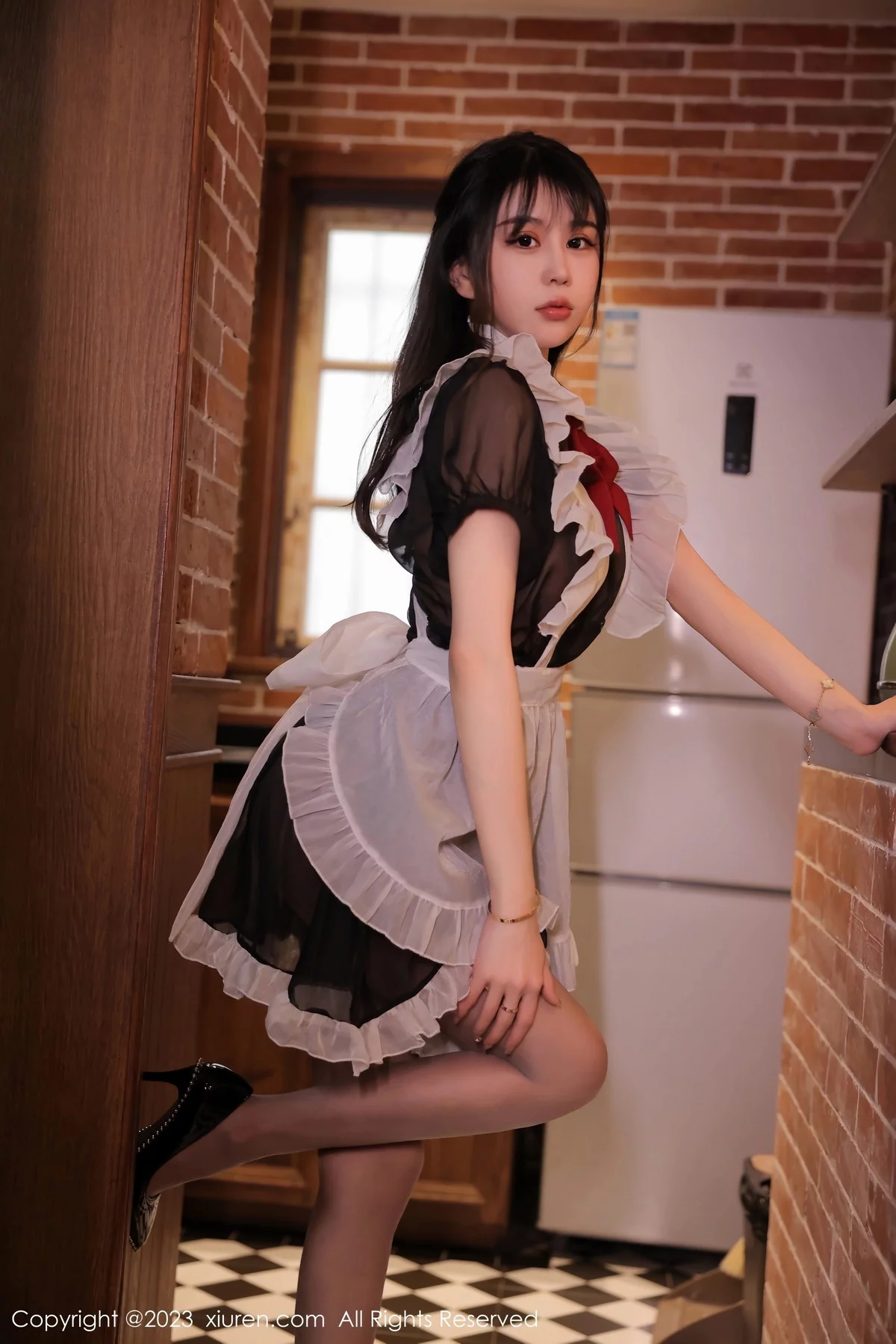 XiuRen第6310期_模特tina_甜仔性感真空女仆装配超薄灰丝袜秀凹凸身材诱惑写真62P