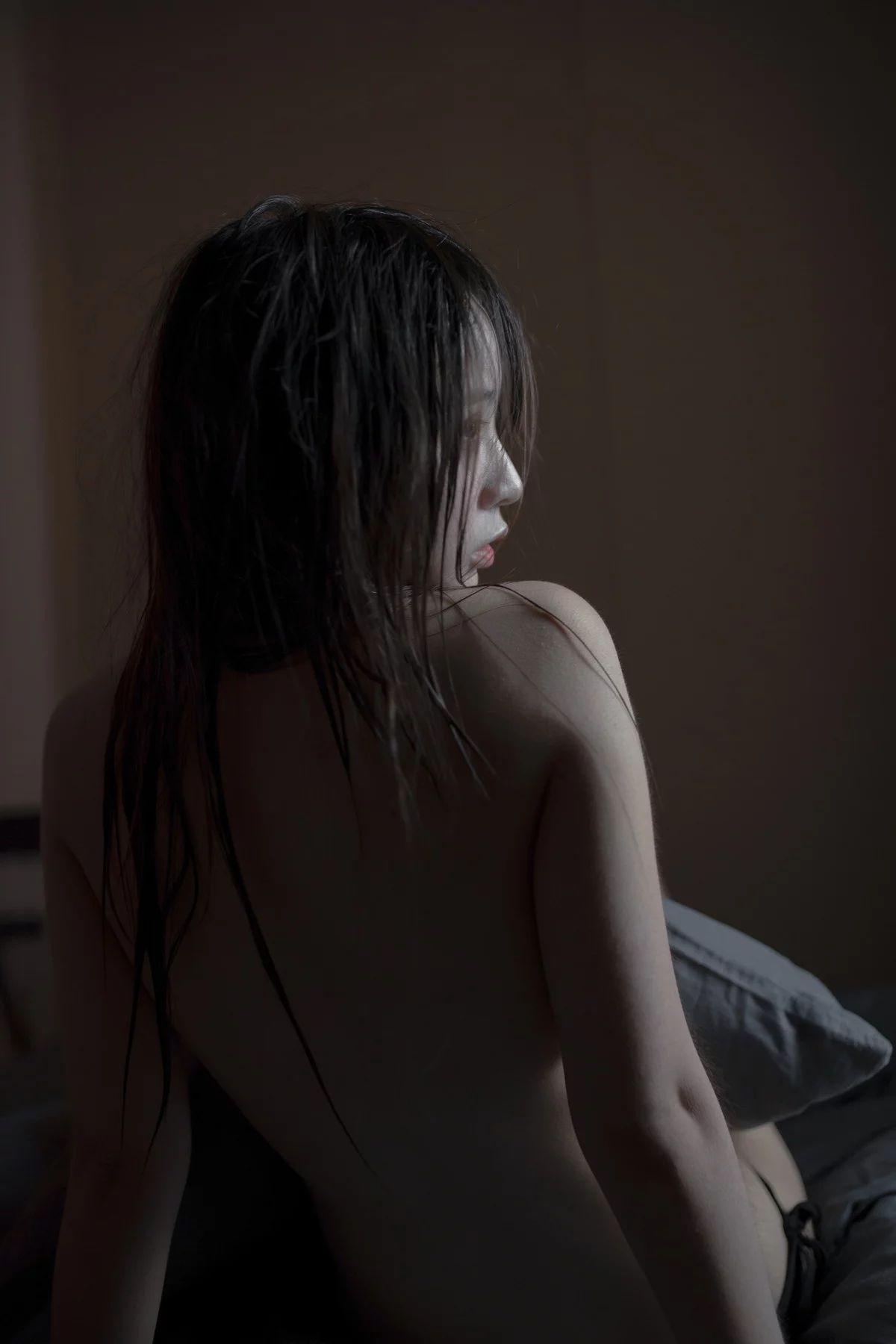 网络美女疯猫ss思绪之浴室主题私房浴室半脱露曼妙身姿湿身撩人诱惑写真30P