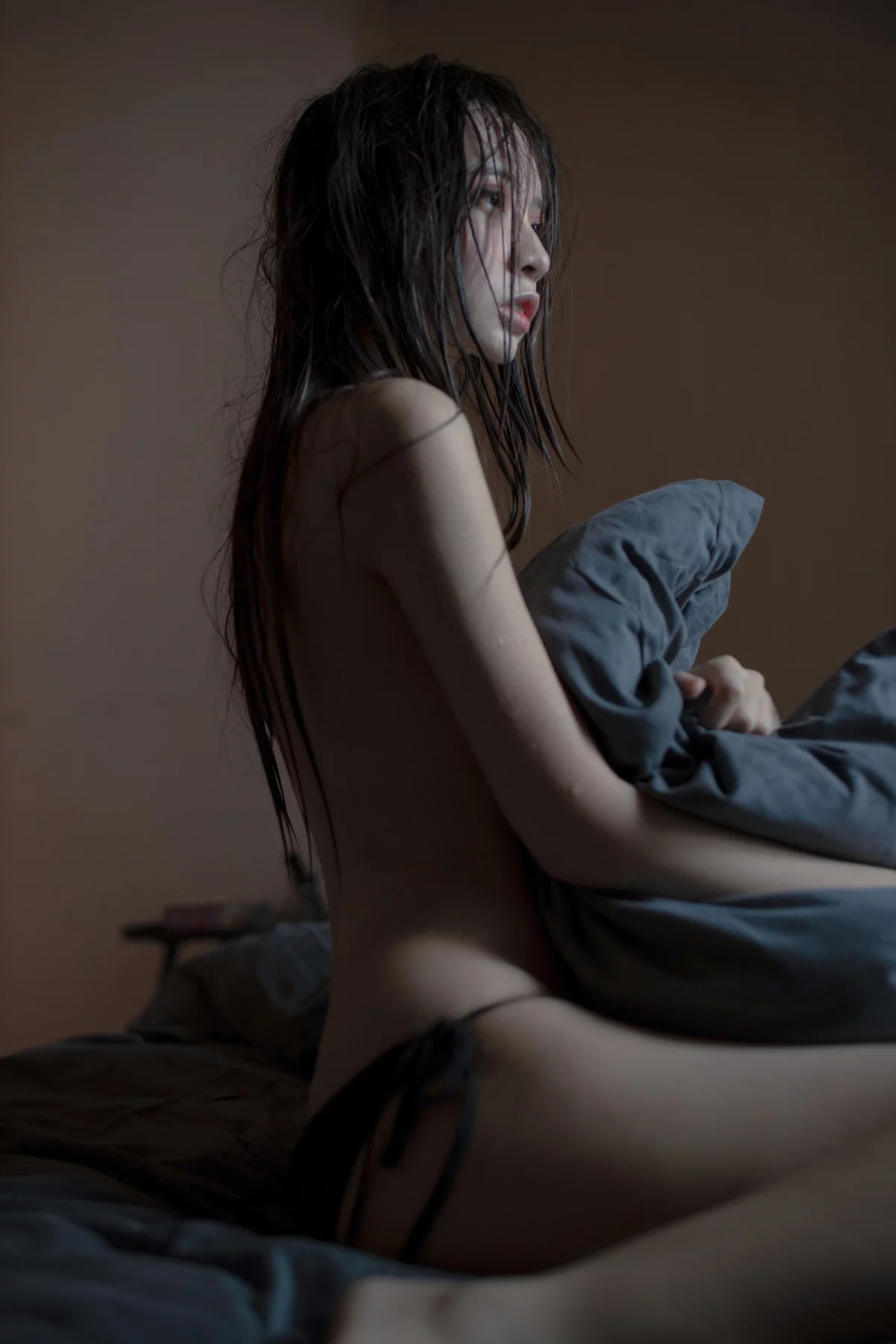 网络美女疯猫ss思绪之浴室主题私房浴室半脱露曼妙身姿湿身撩人诱惑写真30P