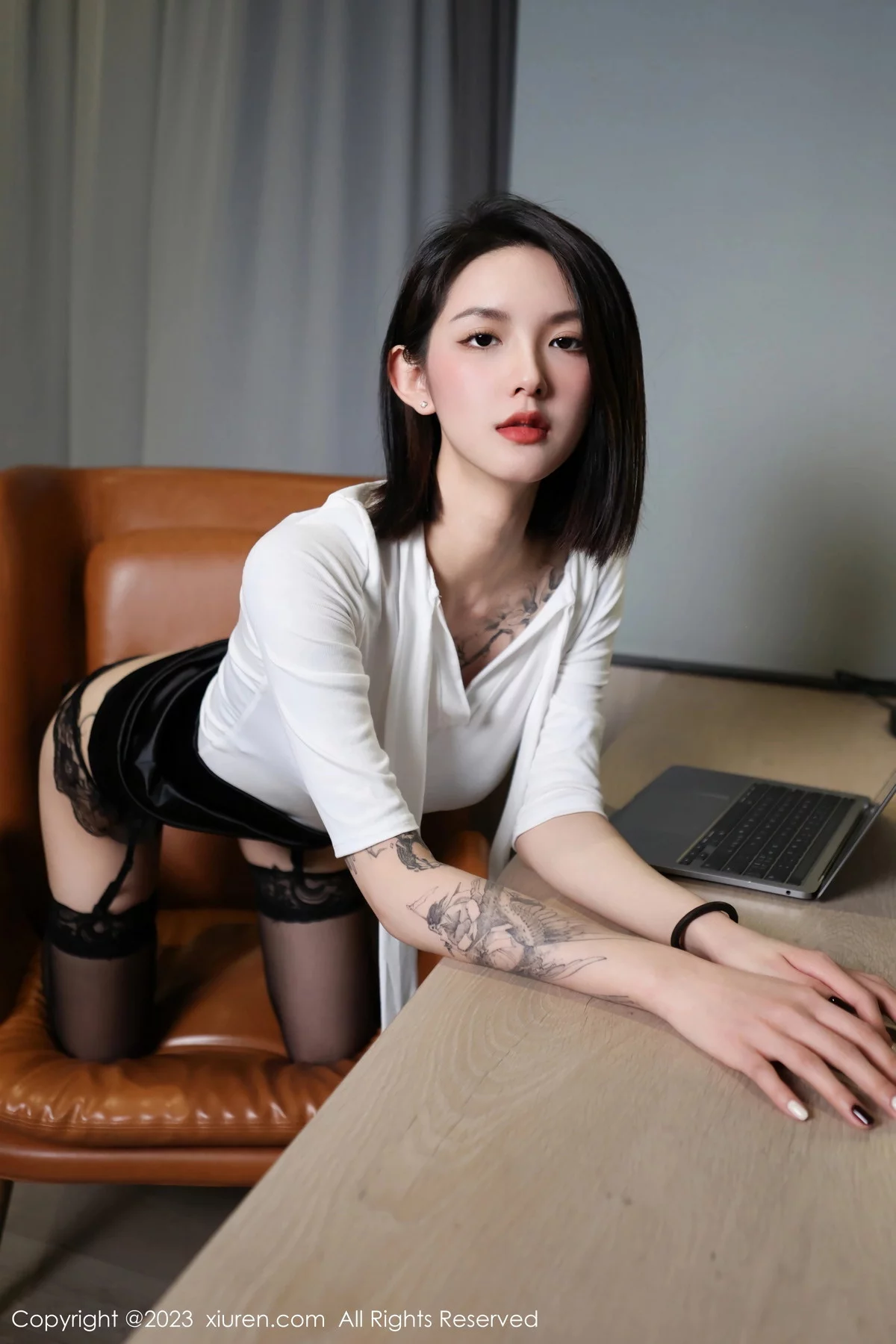 XiuRen第6316期_模特乔一一性感白T配黑短裙露黑色蕾丝内衣秀完美身材诱惑写真79P