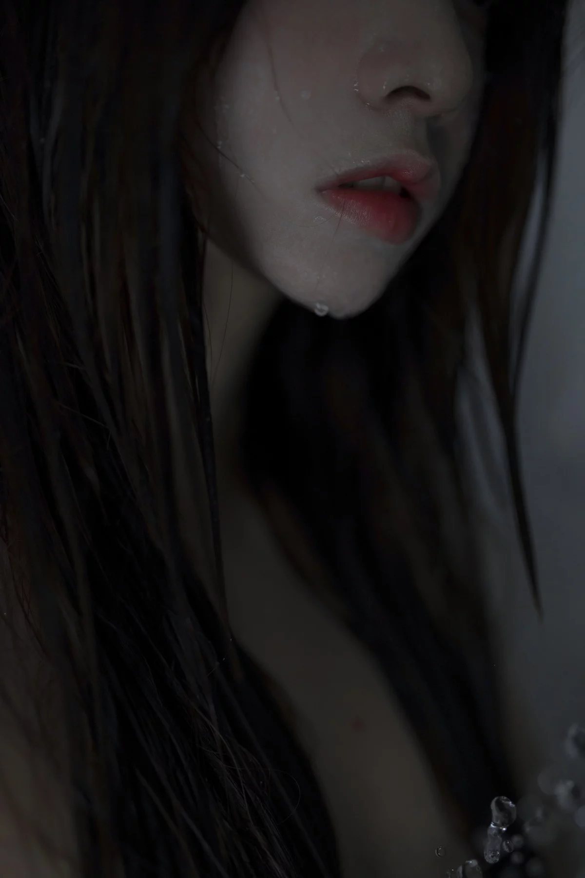 网络美女疯猫ss思绪之浴室主题私房浴室半脱露曼妙身姿湿身撩人诱惑写真30P