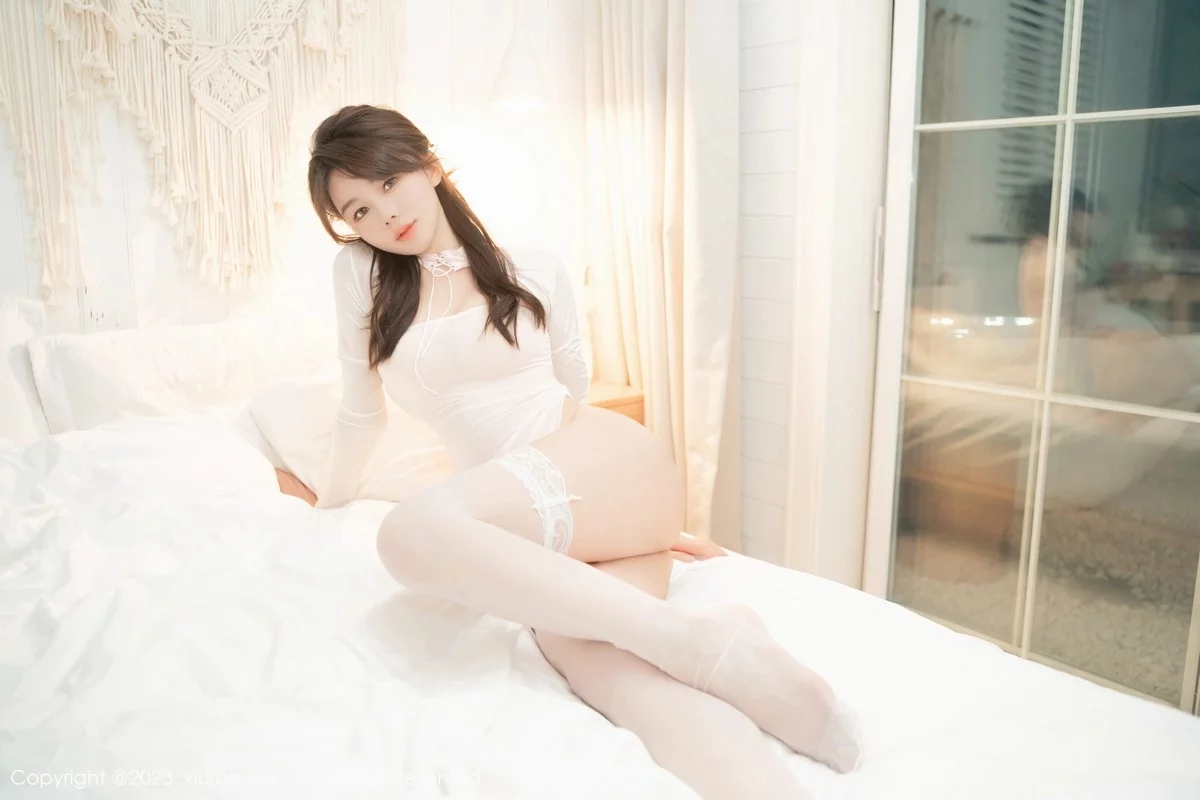 XiuRen第6489期_模特婠婠么性感粉色连身短裙配白色蕾丝袜秀曼妙身姿诱惑写真66P