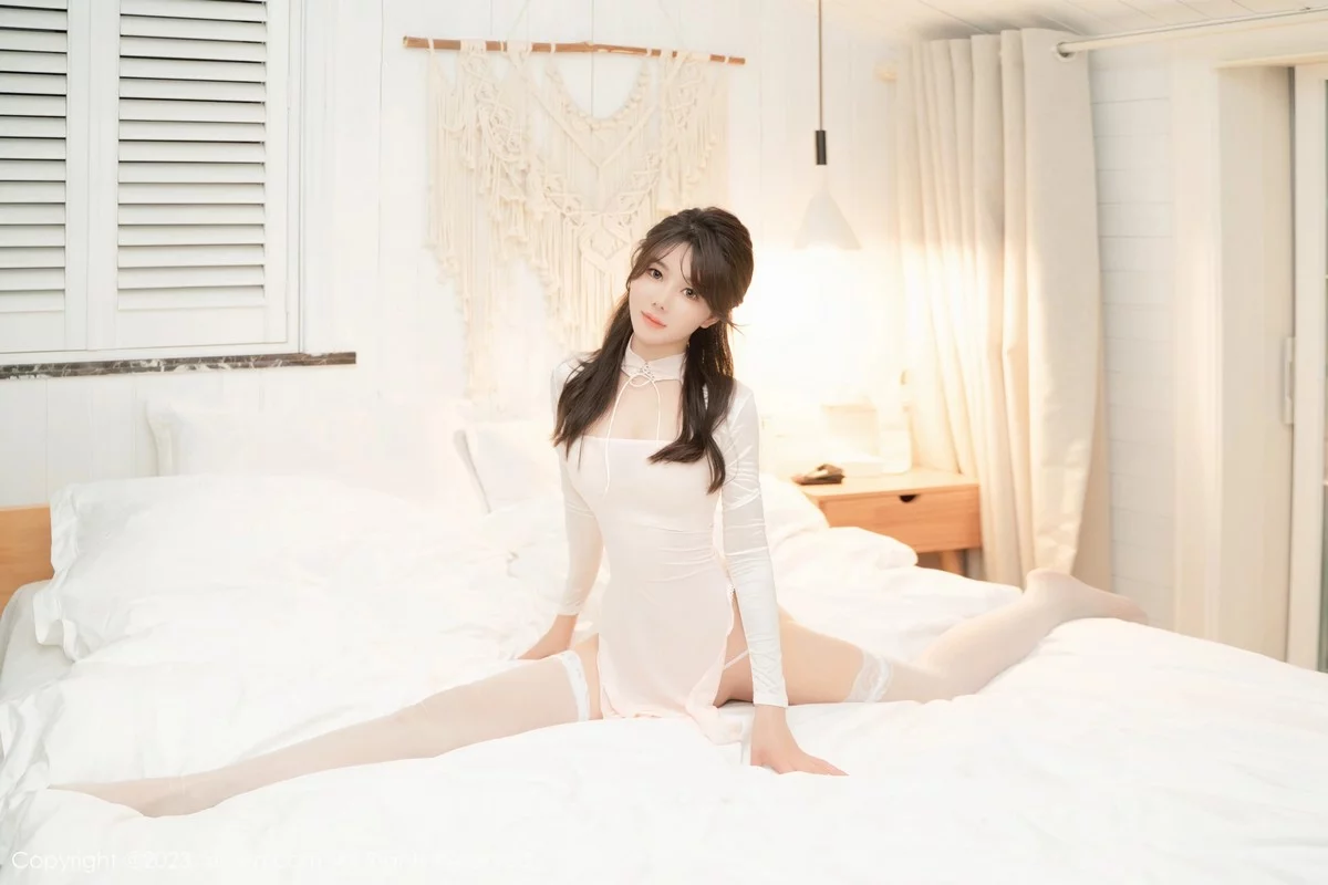 XiuRen第6489期_模特婠婠么性感粉色连身短裙配白色蕾丝袜秀曼妙身姿诱惑写真66P
