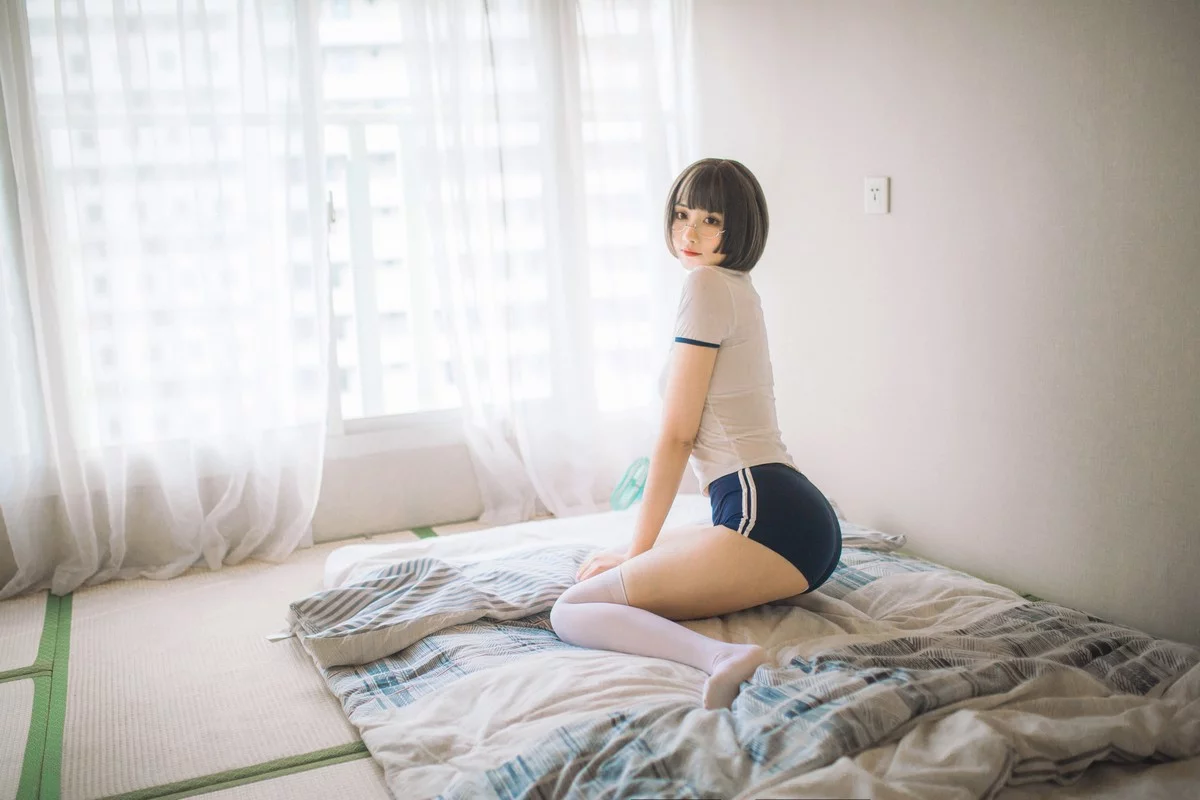 次元少女念雪ww体操服主题私房性感紧身体操服配白丝袜秀曼妙身姿诱惑写真40P