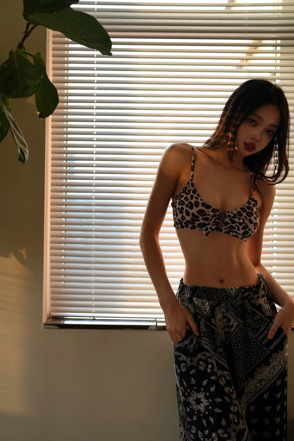 网络美女徐珺大哥自由之豹主题私房性感豹纹内衣秀完美身材迷人诱惑写真41P