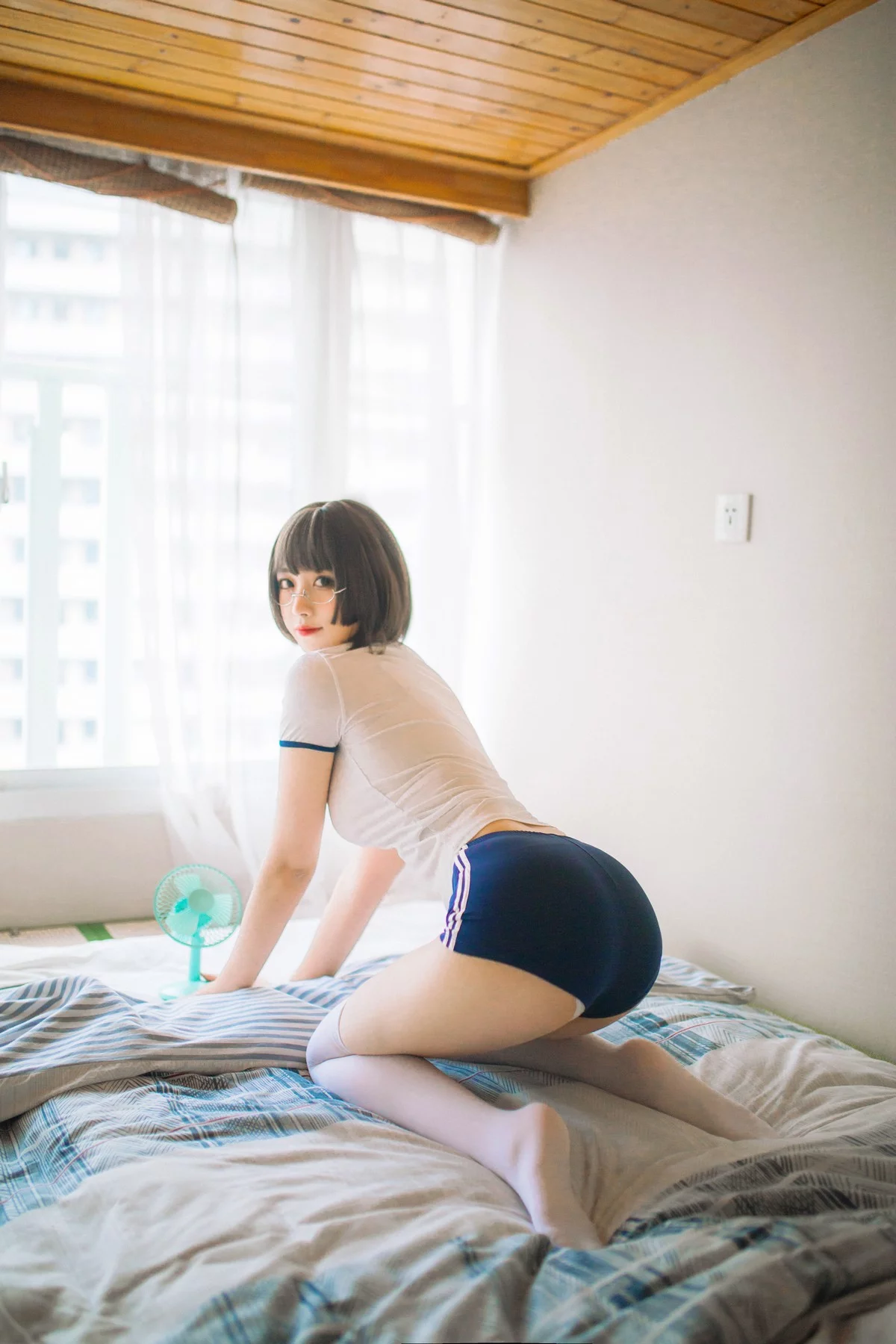 次元少女念雪ww体操服主题私房性感紧身体操服配白丝袜秀曼妙身姿诱惑写真40P