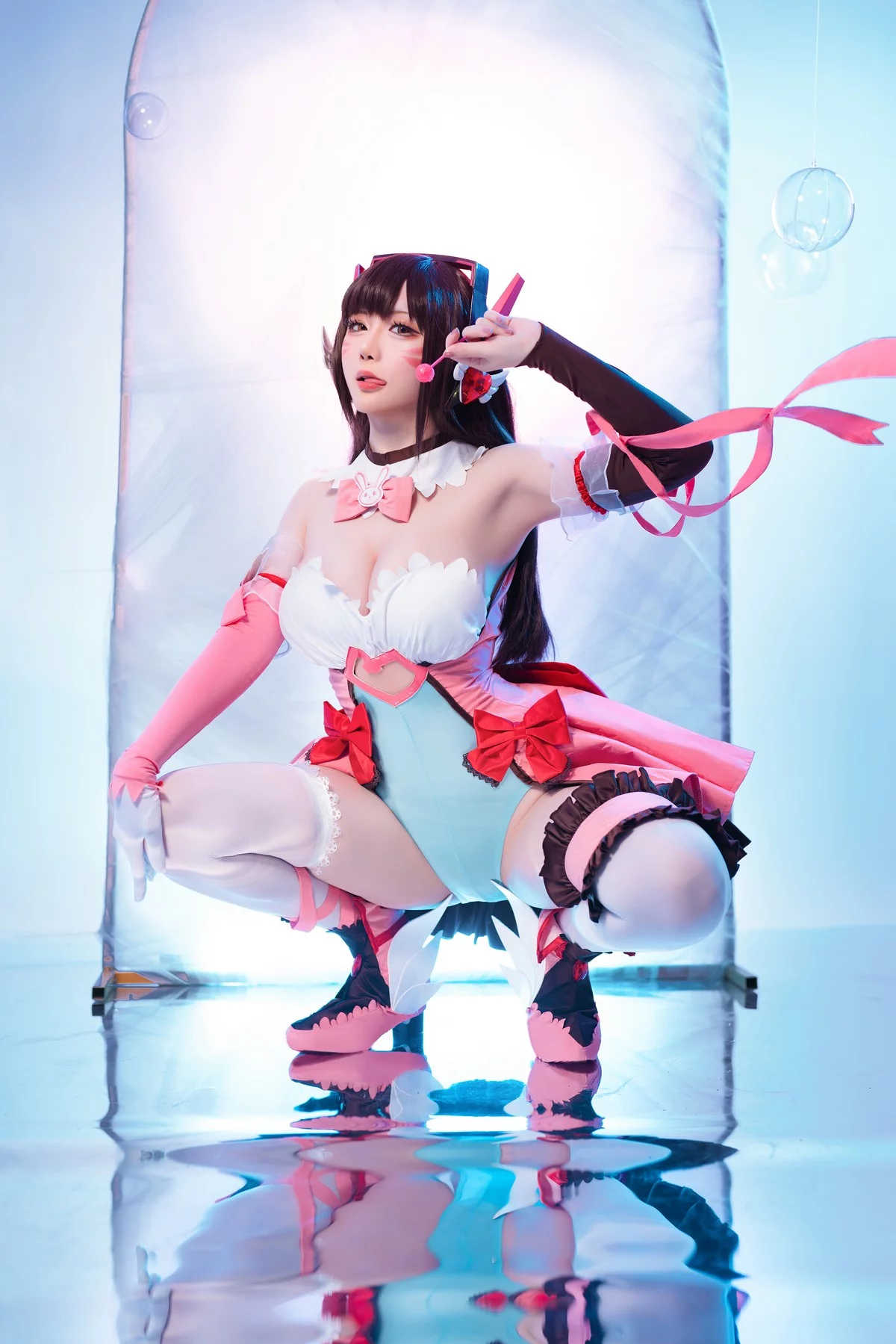 Coser小姐姐星之迟迟守望先锋主题性感低胸连体衣配白丝袜秀完美身材诱惑写真57P