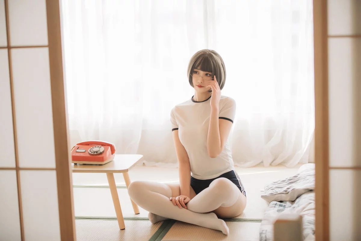 次元少女念雪ww体操服主题私房性感紧身体操服配白丝袜秀曼妙身姿诱惑写真40P