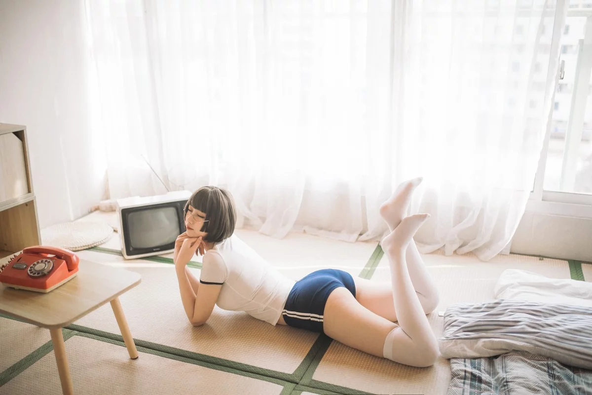 次元少女念雪ww体操服主题私房性感紧身体操服配白丝袜秀曼妙身姿诱惑写真40P