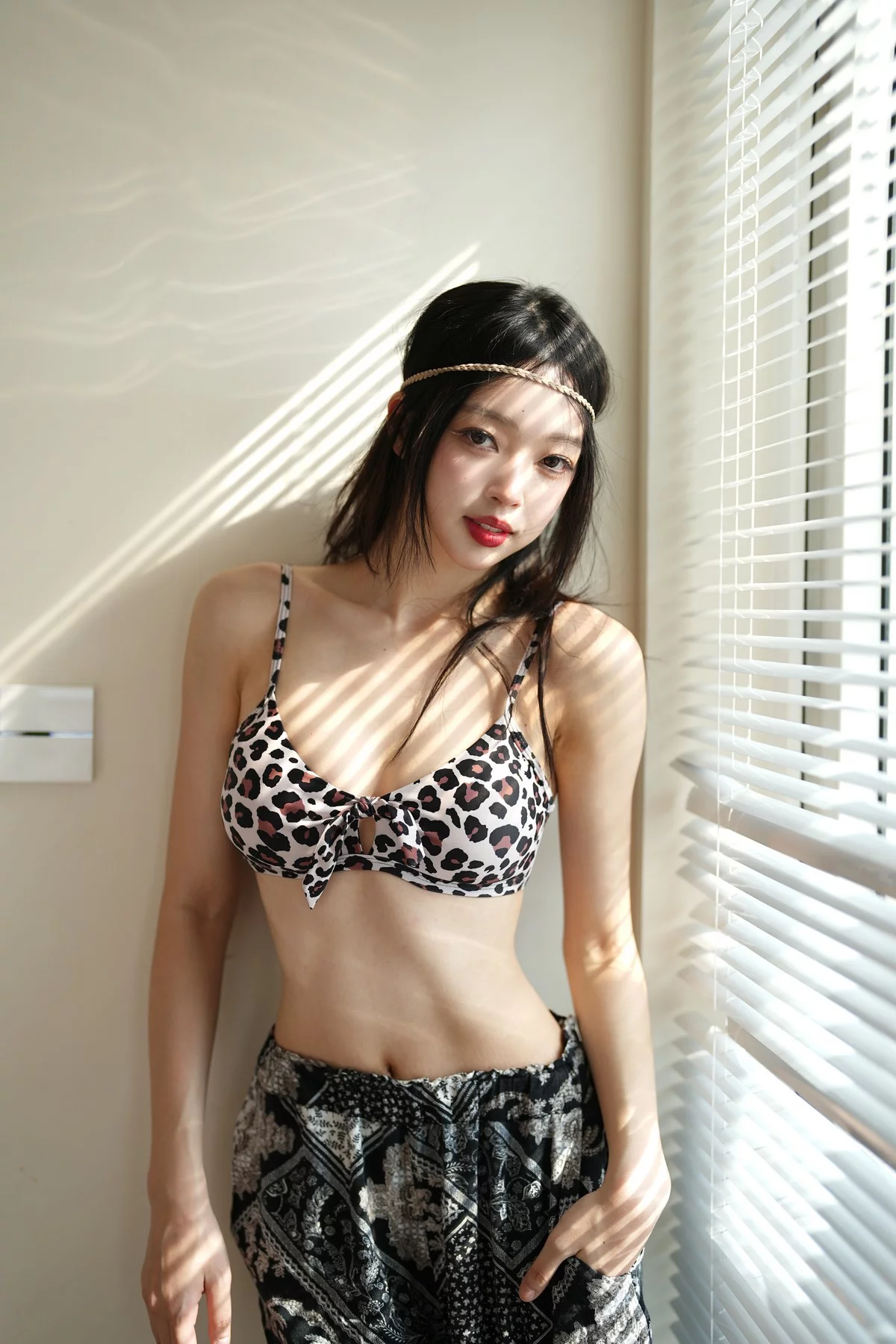 网络美女徐珺大哥自由之豹主题私房性感豹纹内衣秀完美身材迷人诱惑写真41P