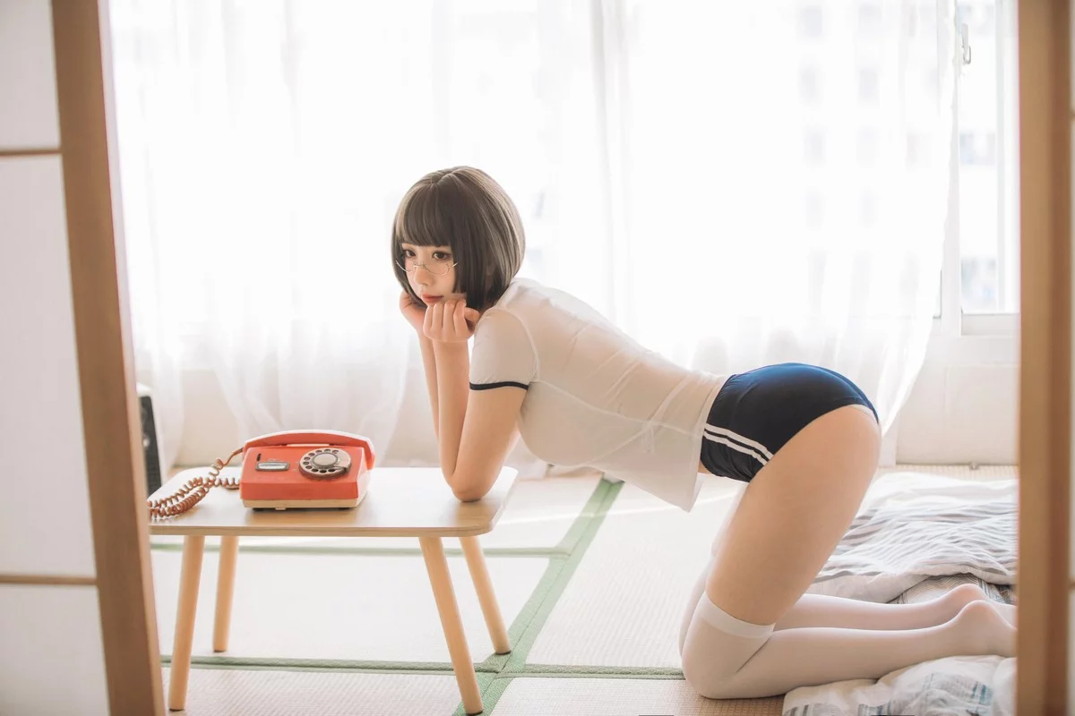 次元少女念雪ww体操服主题私房性感紧身体操服配白丝袜秀曼妙身姿诱惑写真40P