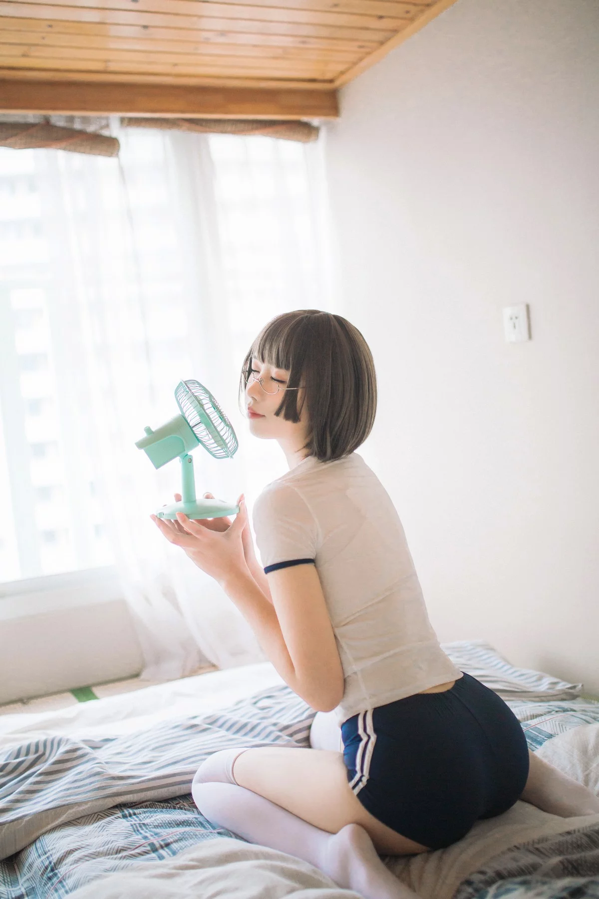 次元少女念雪ww体操服主题私房性感紧身体操服配白丝袜秀曼妙身姿诱惑写真40P