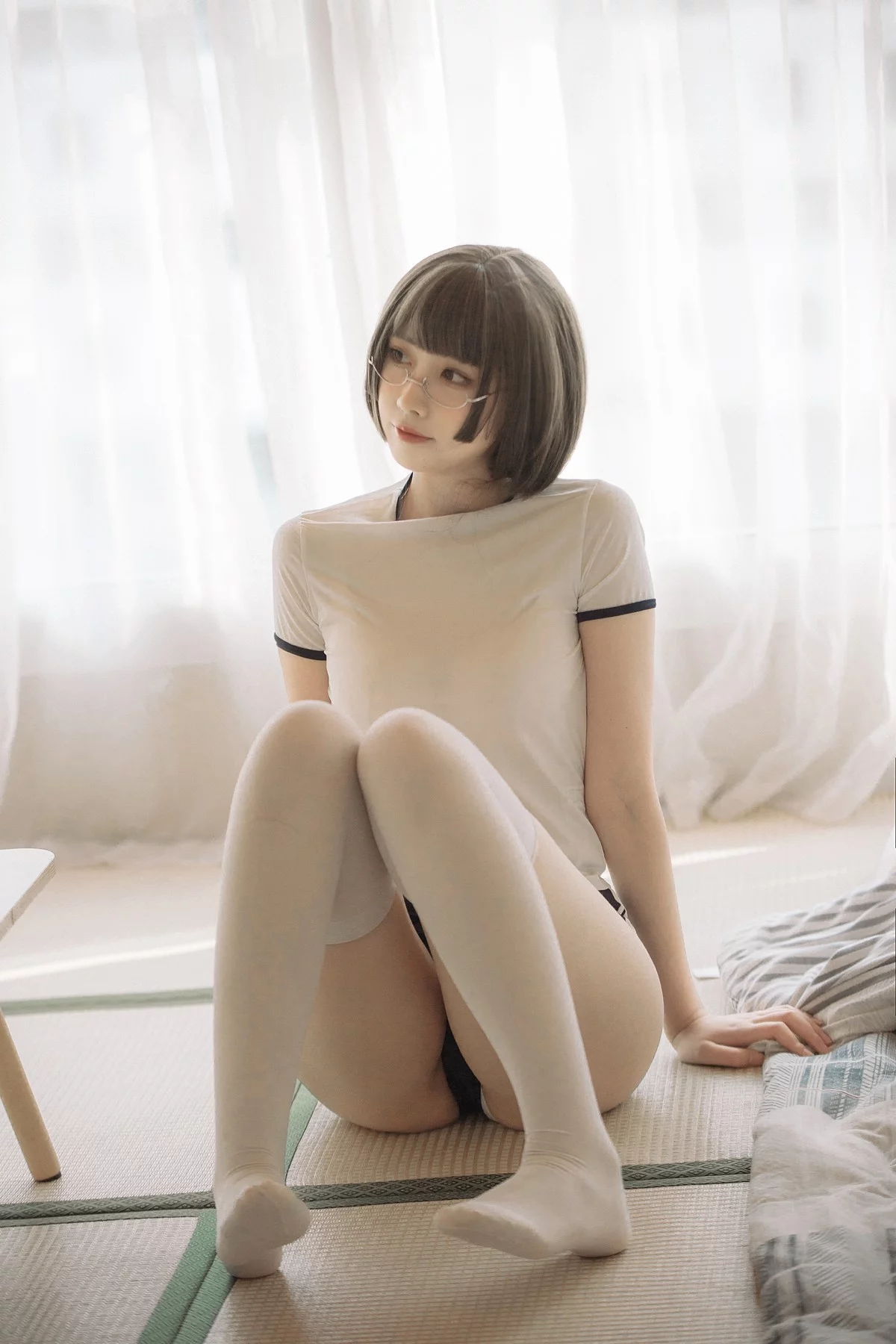 次元少女念雪ww体操服主题私房性感紧身体操服配白丝袜秀曼妙身姿诱惑写真40P