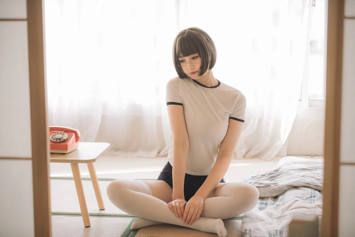 次元少女念雪ww体操服主题私房性感紧身体操服配白丝袜秀曼妙身姿诱惑写真40P