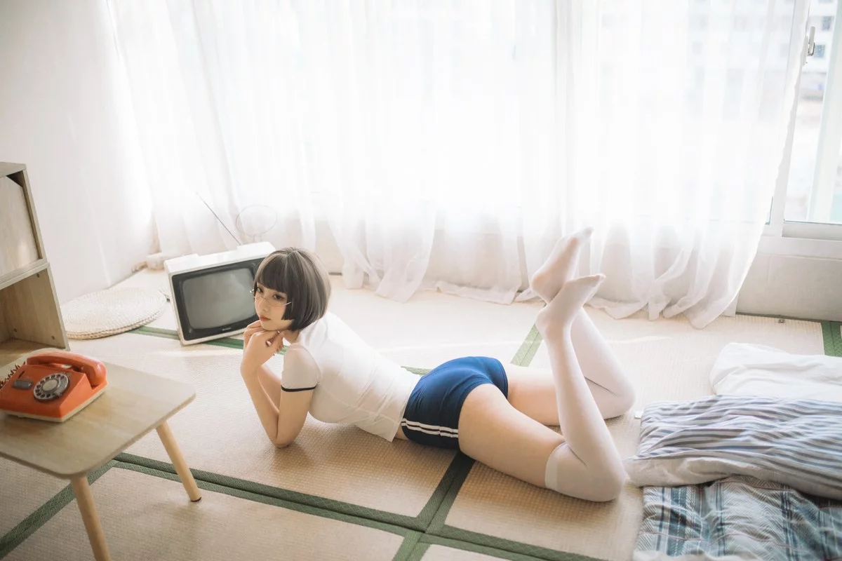 次元少女念雪ww体操服主题私房性感紧身体操服配白丝袜秀曼妙身姿诱惑写真40P
