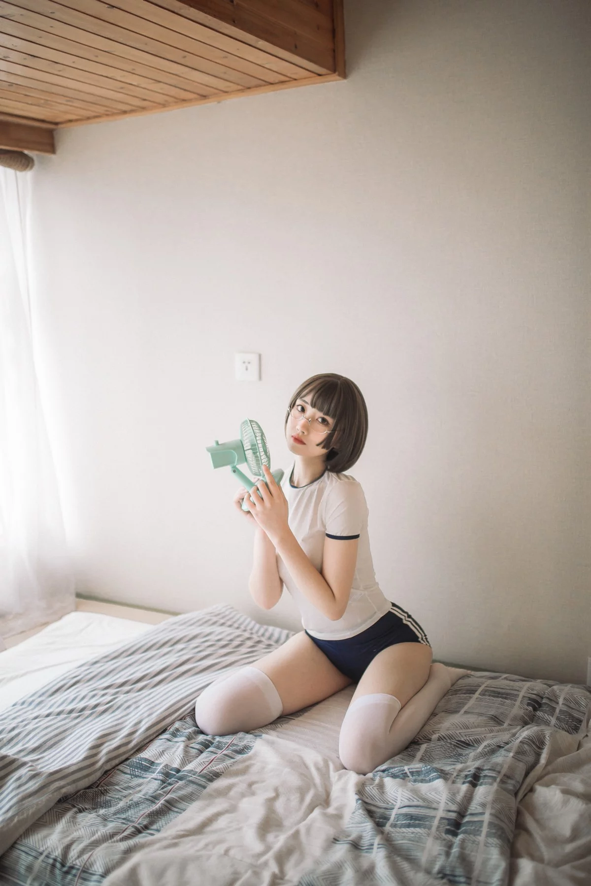 次元少女念雪ww体操服主题私房性感紧身体操服配白丝袜秀曼妙身姿诱惑写真40P