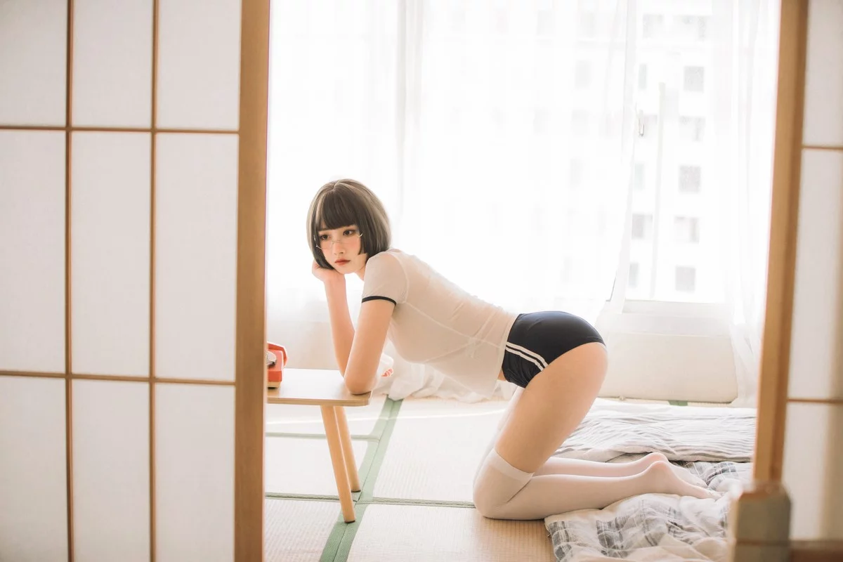 次元少女念雪ww体操服主题私房性感紧身体操服配白丝袜秀曼妙身姿诱惑写真40P